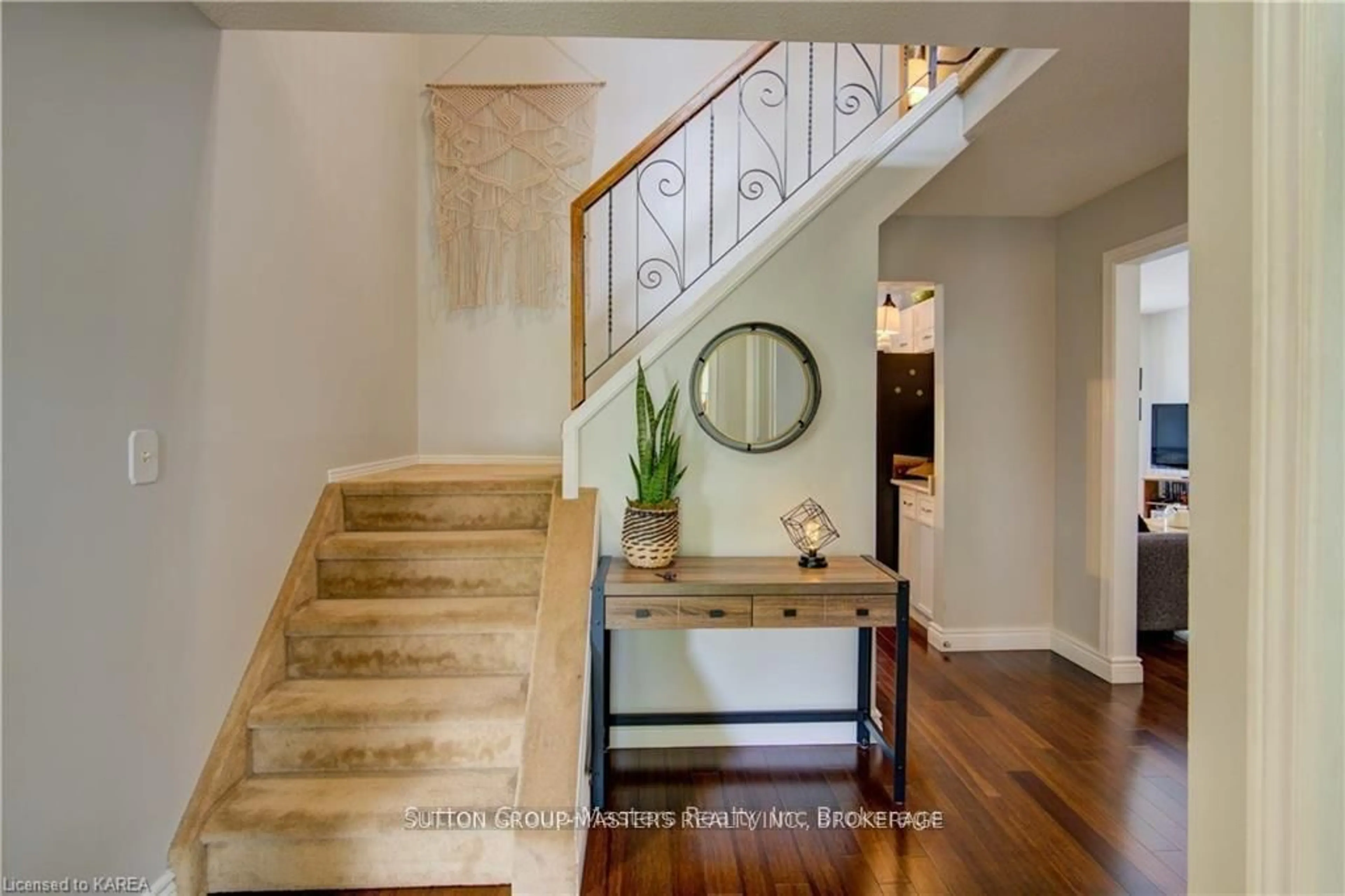 Indoor entryway for 1058 PEMBRIDGE Cres, Kingston Ontario K7P 1P3