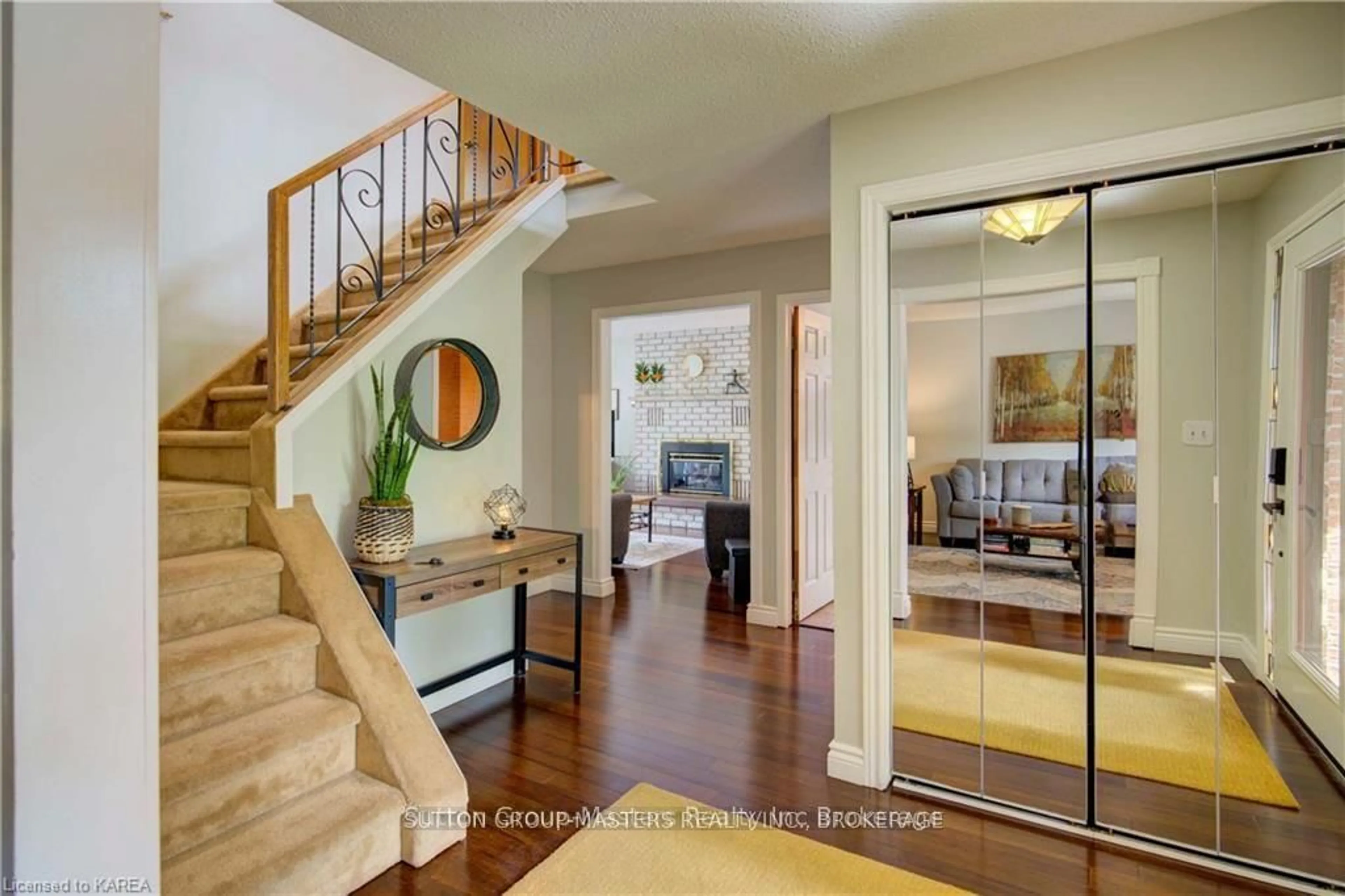 Indoor entryway for 1058 PEMBRIDGE Cres, Kingston Ontario K7P 1P3