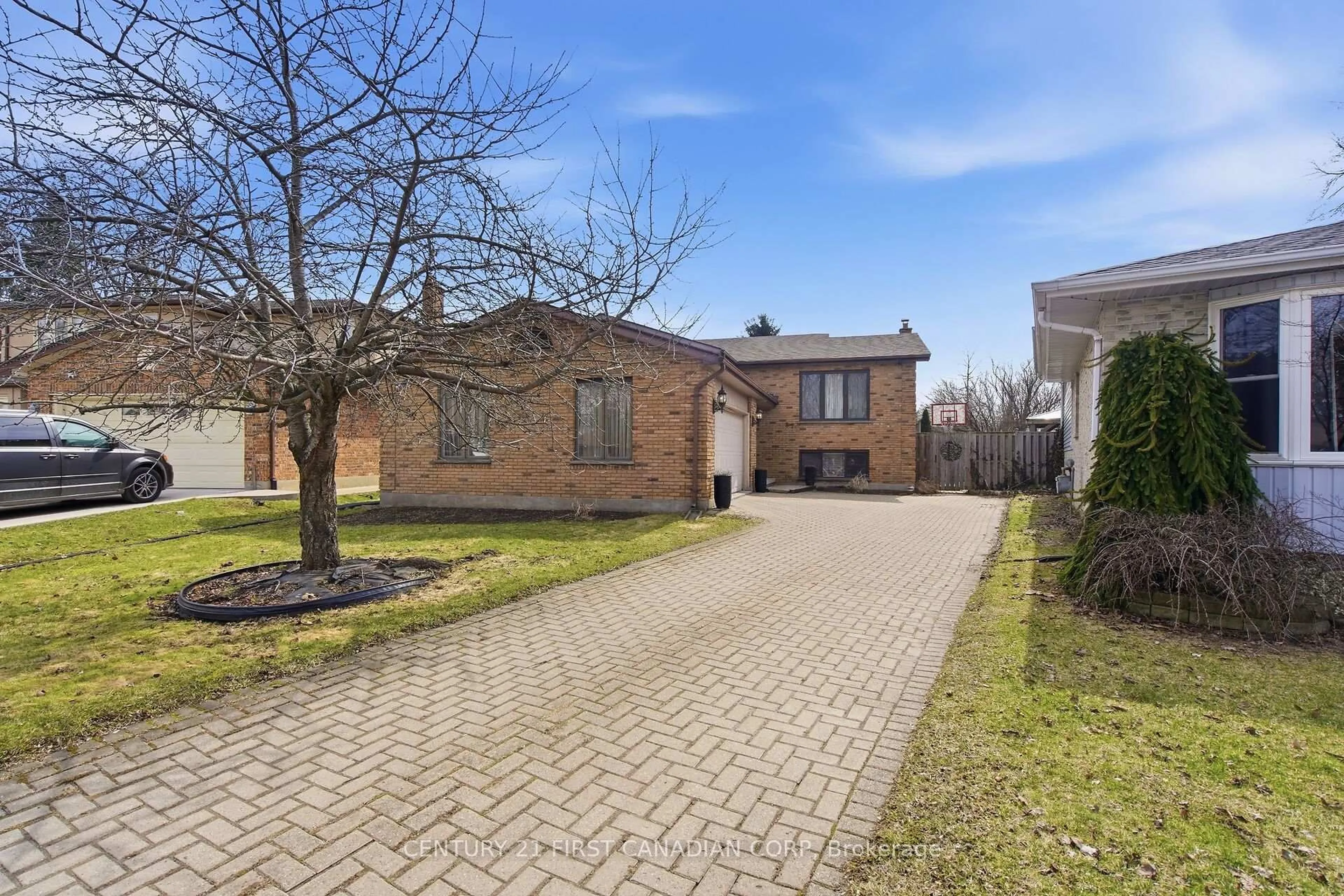 A pic from outside/outdoor area/front of a property/back of a property/a pic from drone, street for 87 Grieve Pl, London South Ontario N6E 3C9