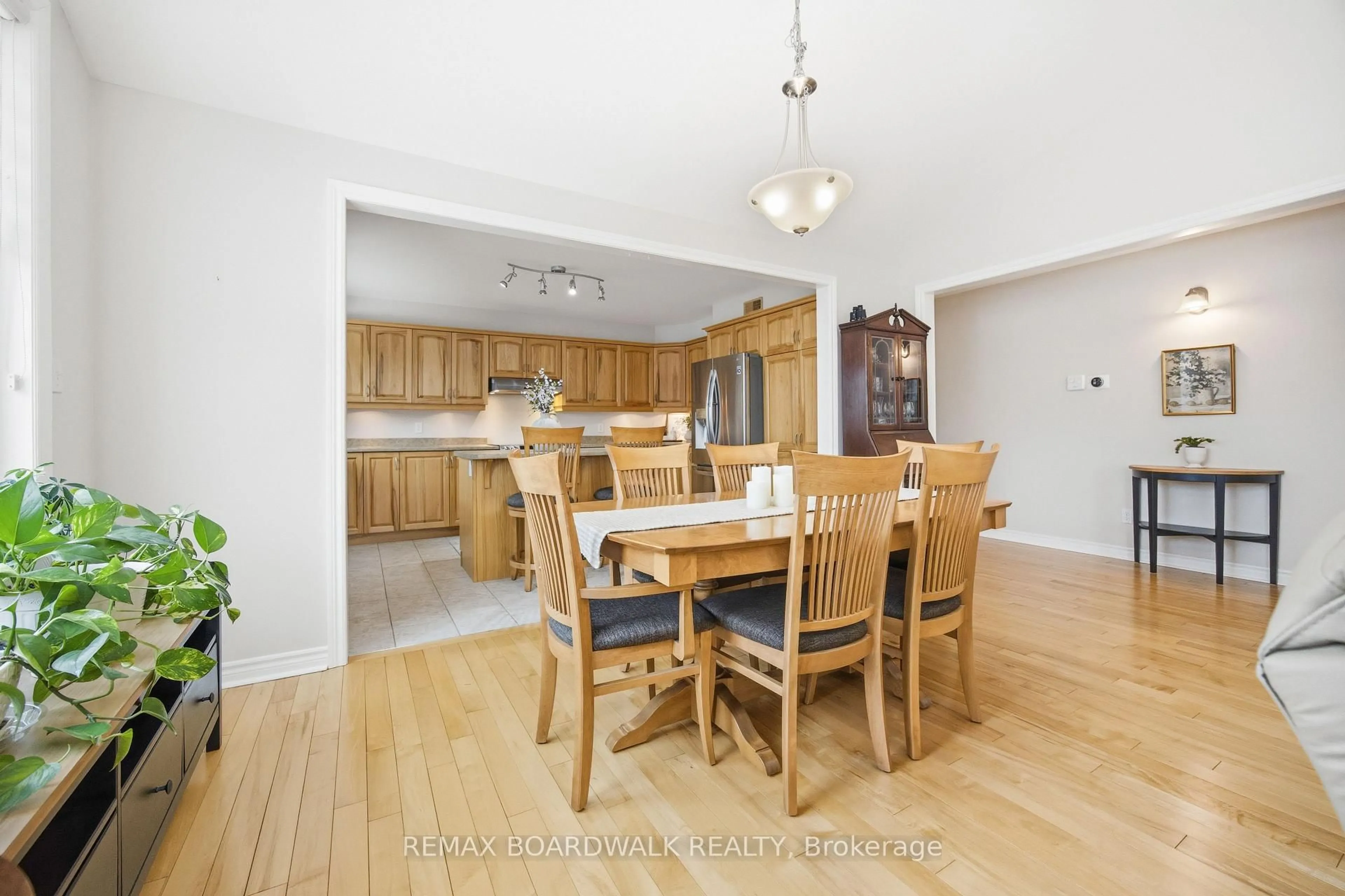 Dining room, wood/laminate floor for 1662 Richmond Rd, Smiths Falls Ontario K7A 4S7