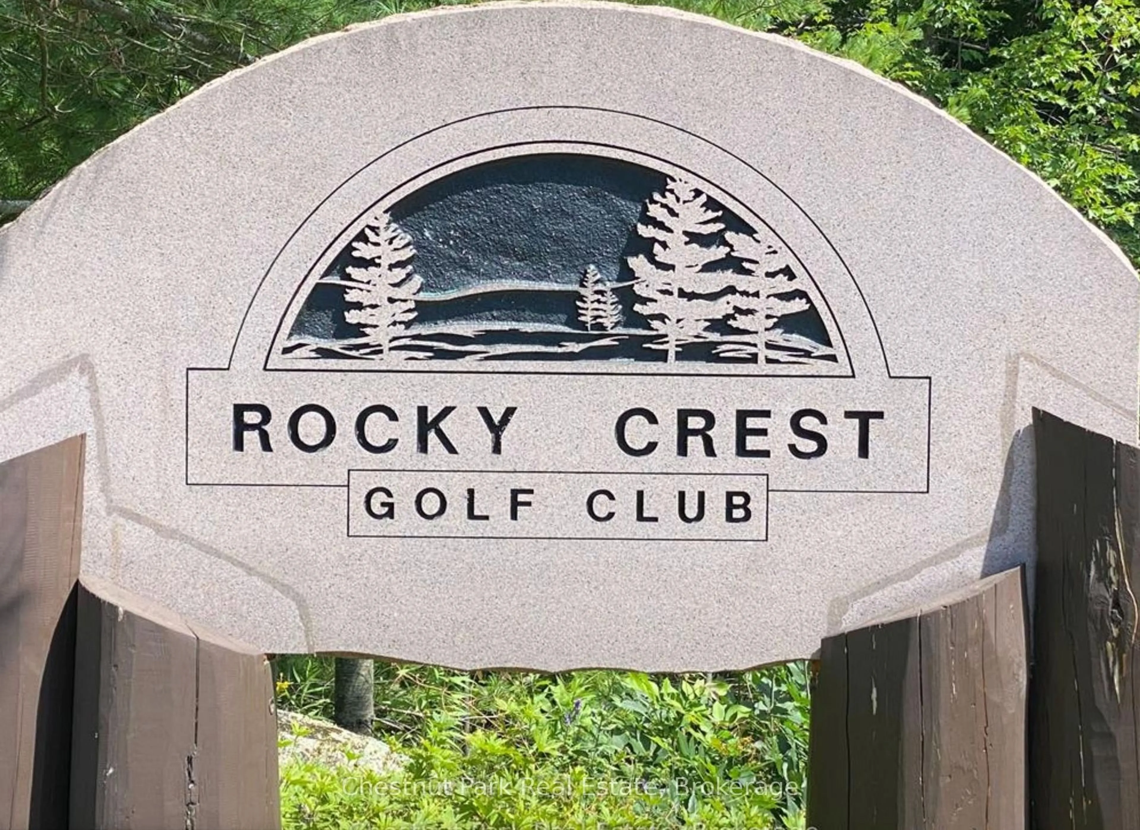 Lobby for 201 Glen Abbey Way, Seguin Ontario P2A 2W8