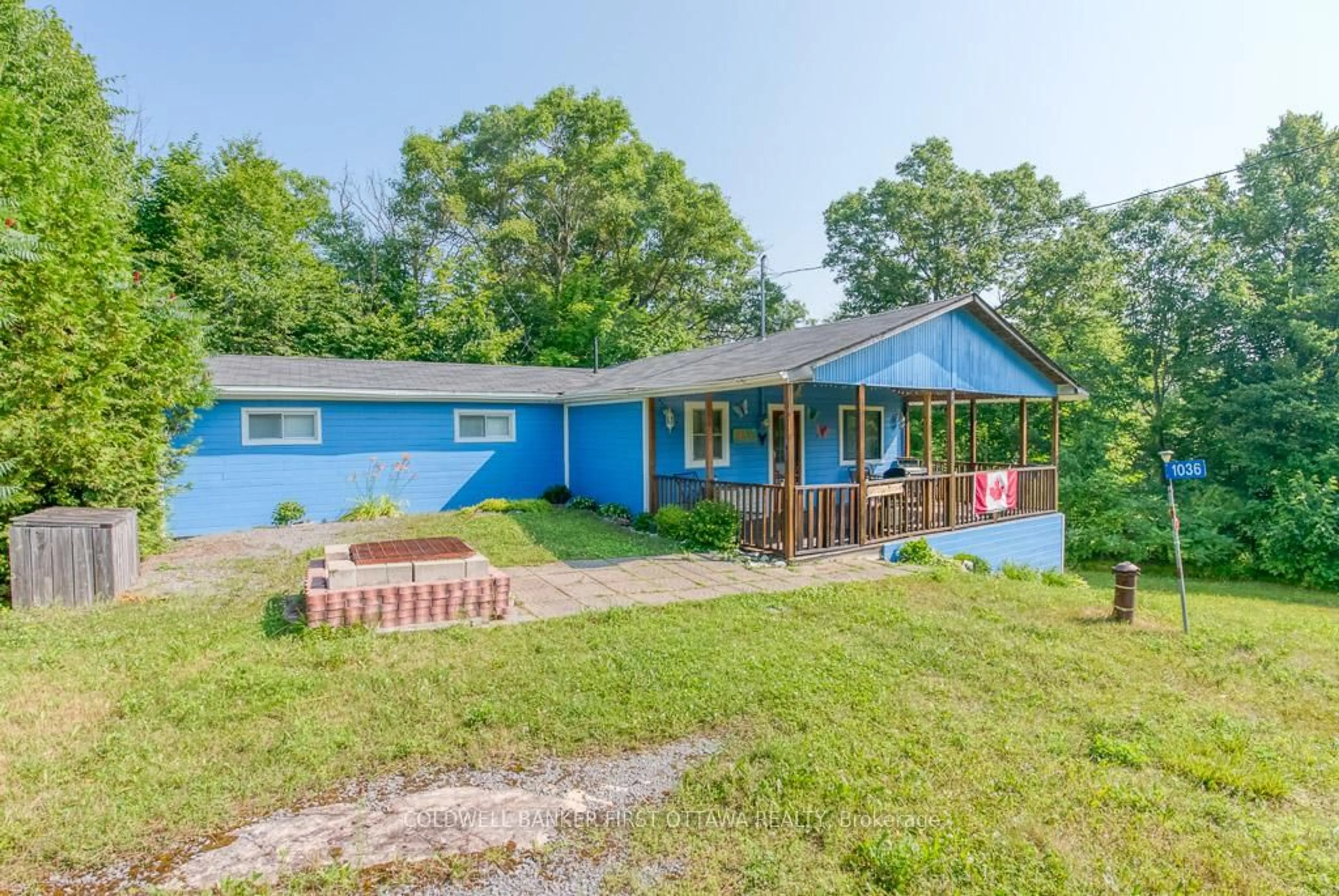 A pic from outside/outdoor area/front of a property/back of a property/a pic from drone, unknown for 1036 Rossland Lane, Arden Ontario K0H 1B0