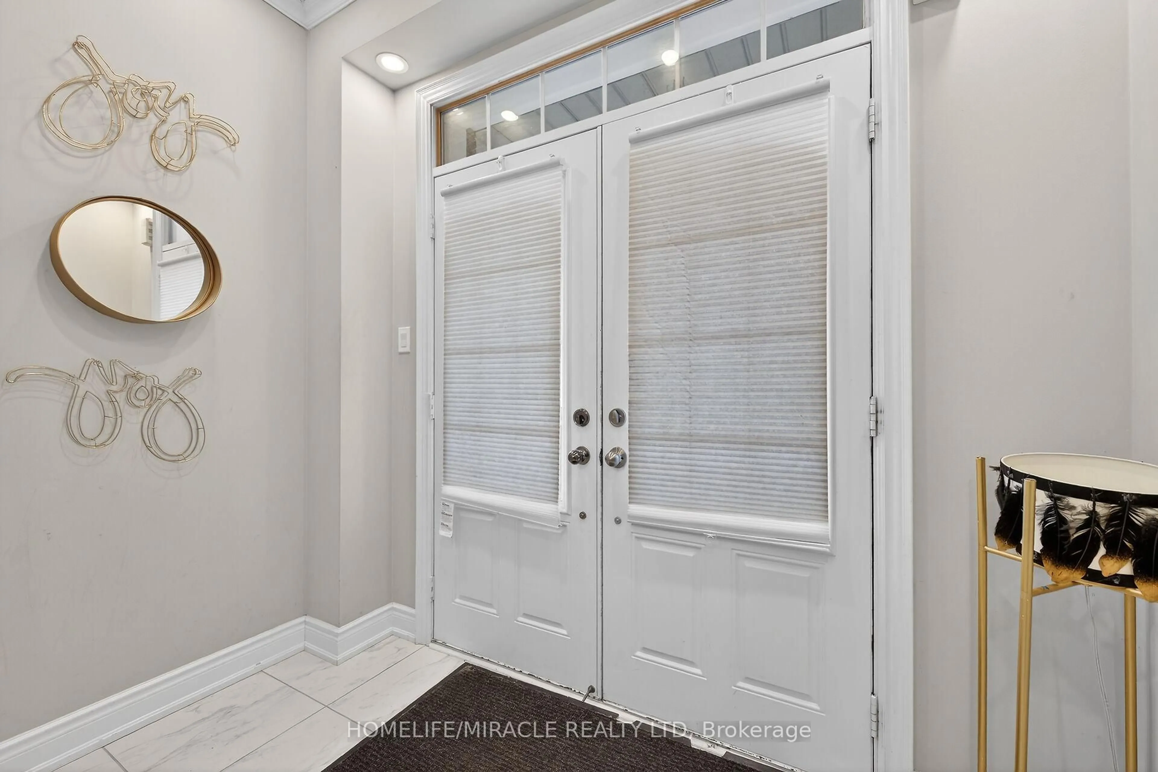 Indoor entryway for 7809 Hackberry Tr, Niagara Falls Ontario L2H 3R5