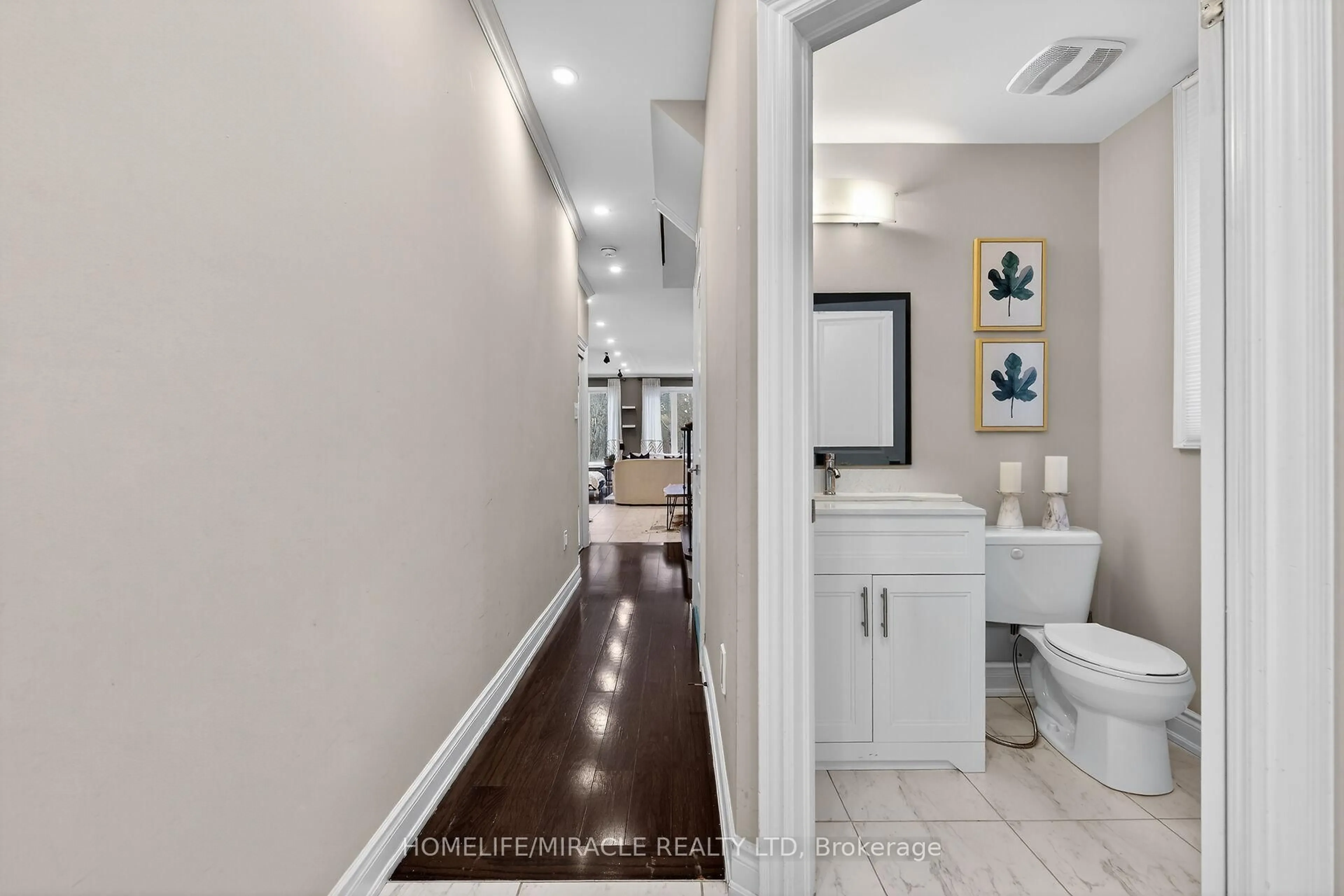 Contemporary bathroom, ceramic/tile floor for 7809 Hackberry Tr, Niagara Falls Ontario L2H 3R5
