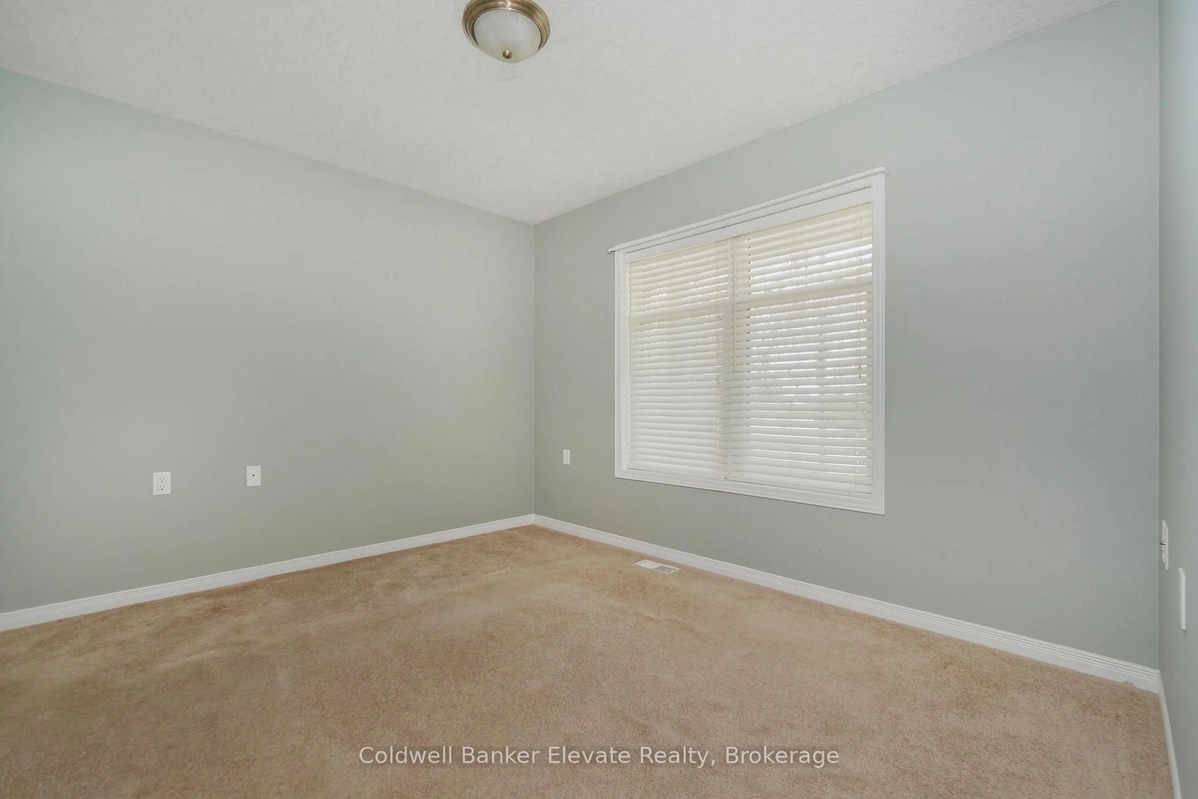 A pic of a room for 2705 KINGSWAY Dr #17, Kitchener Ontario N2C 2T2