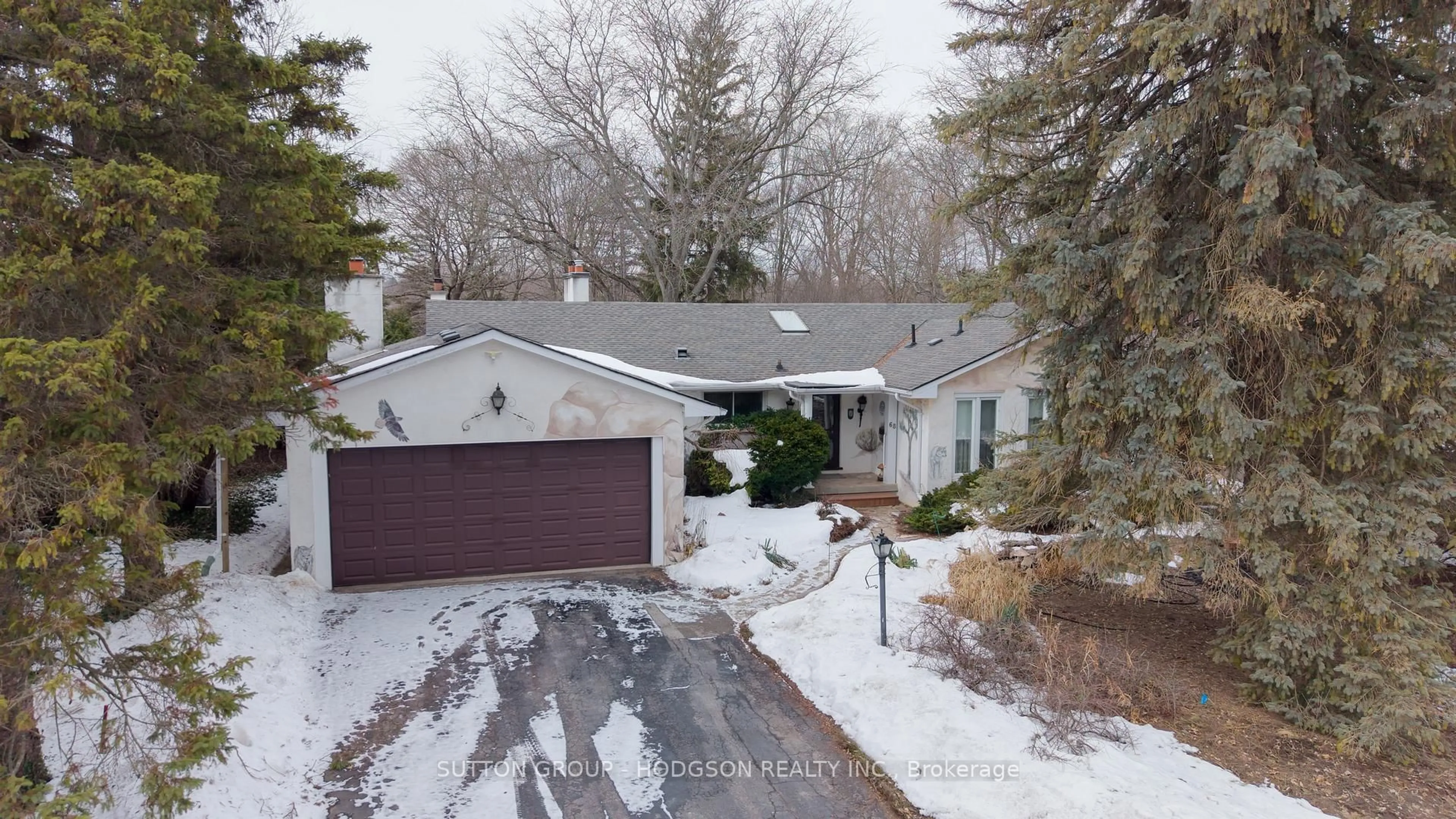A pic from outside/outdoor area/front of a property/back of a property/a pic from drone, street for 68 Bloomfield Dr, London North Ontario N6G 1P3