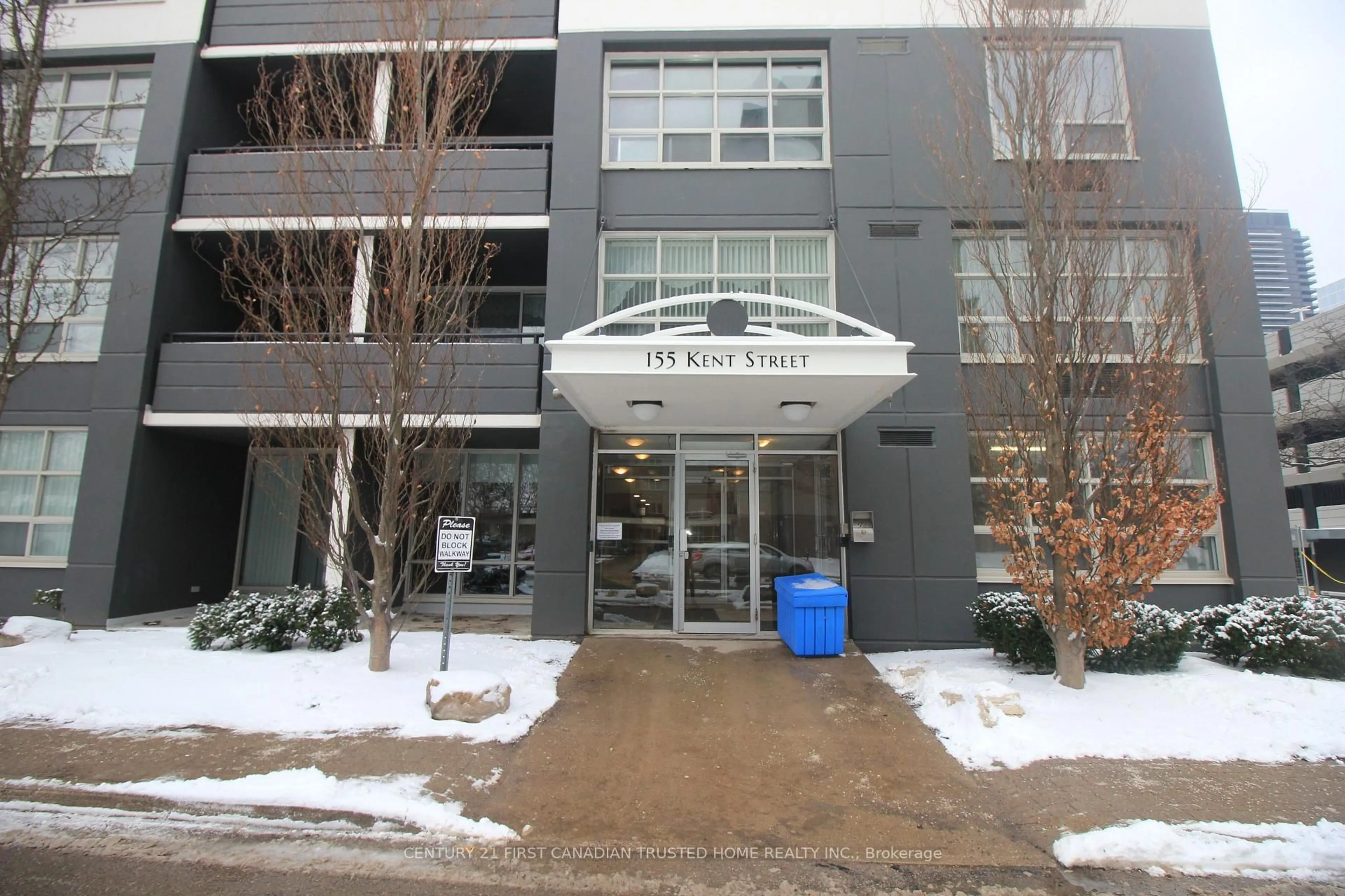 Indoor foyer for 155 Kent St #305, London East Ontario N6A 5N7