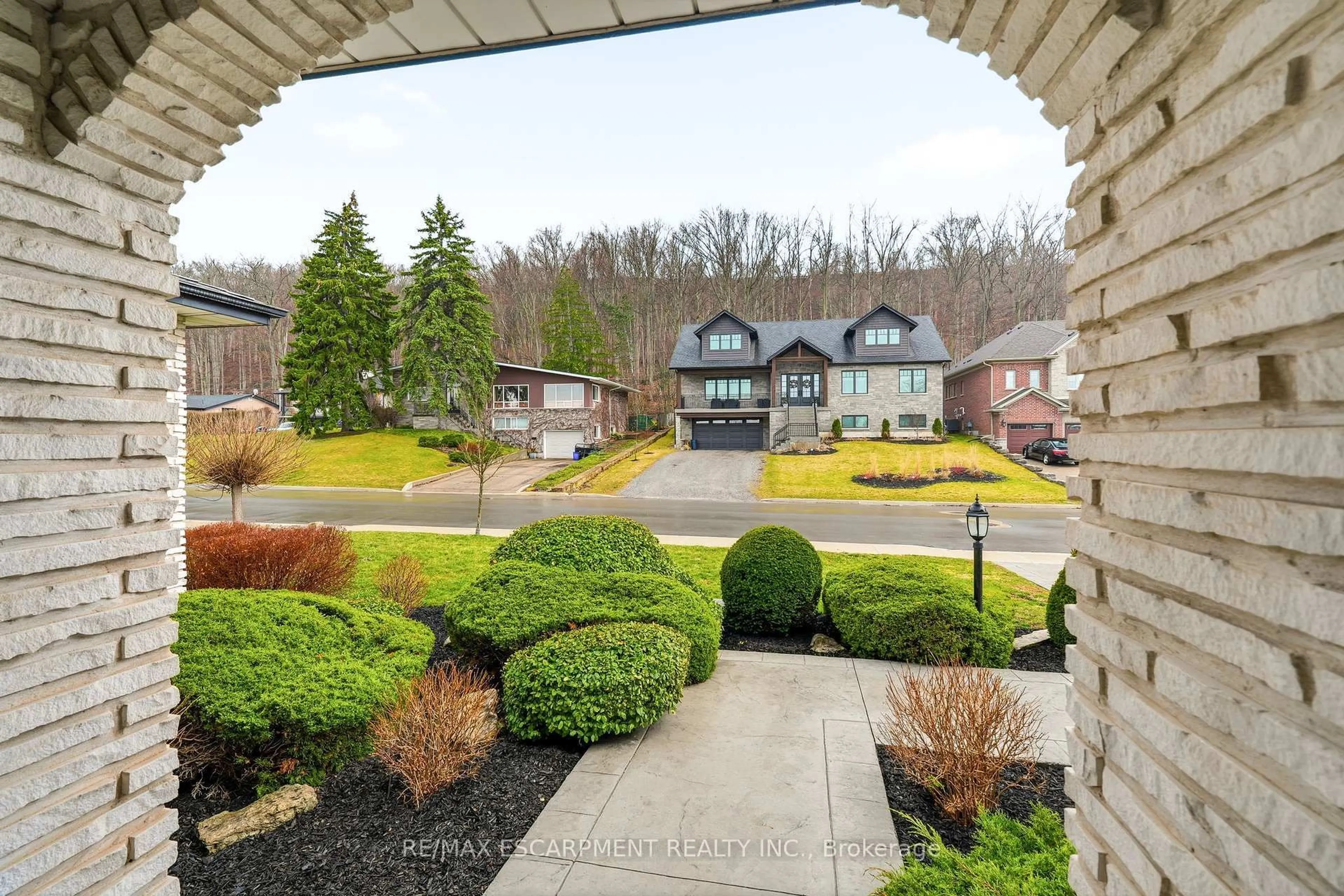 Patio, unknown for 43 Maple Dr, Hamilton Ontario L8G 3C4