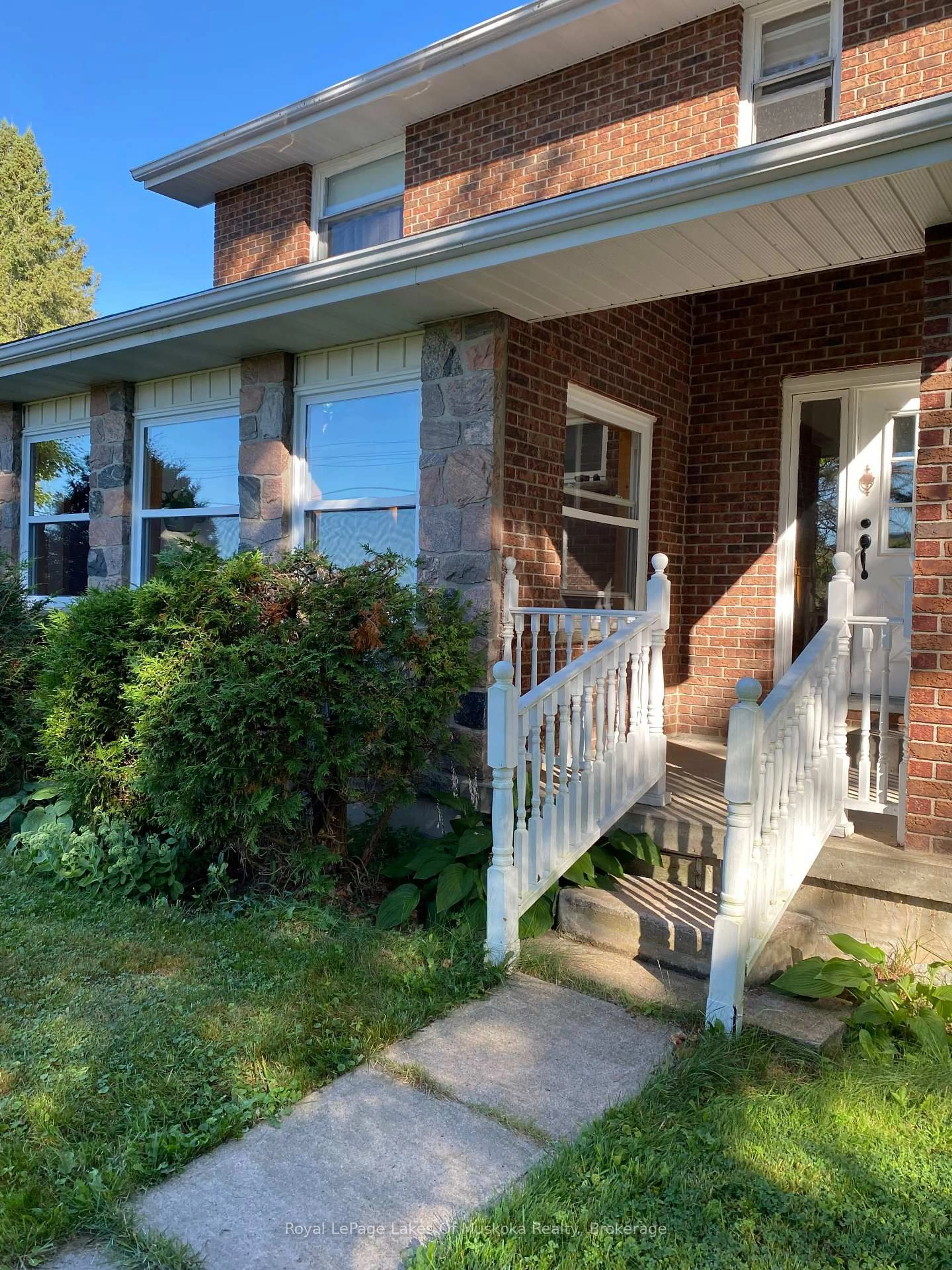 Home with brick exterior material, street for 96 520 Highway, Burk's Falls Ontario P0C 1A0