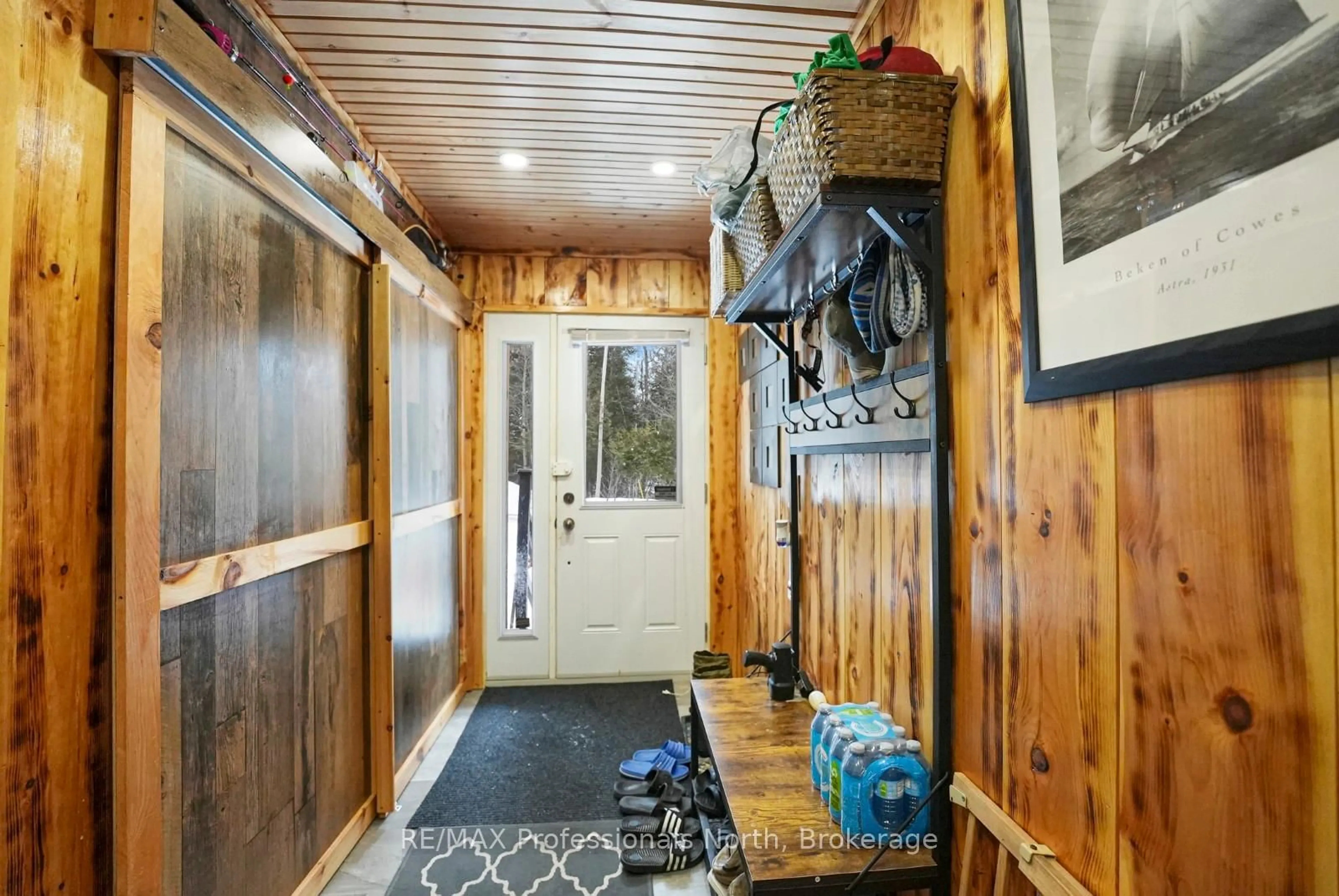 Indoor entryway for 1029 Cranberry Lake Rd, Dysart et al Ontario K0M 1S0