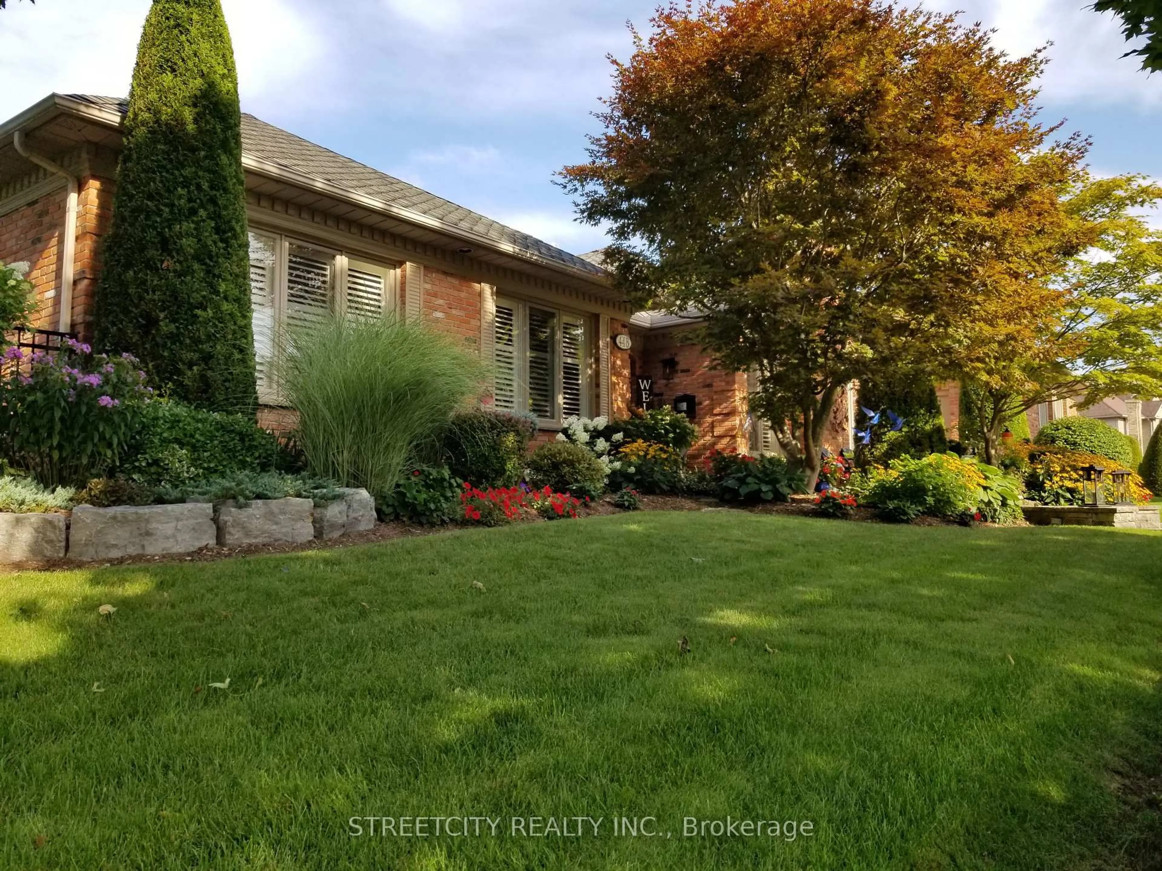 A pic from outside/outdoor area/front of a property/back of a property/a pic from drone, street for 448 Grangeover Cres, London North Ontario N6G 4P7