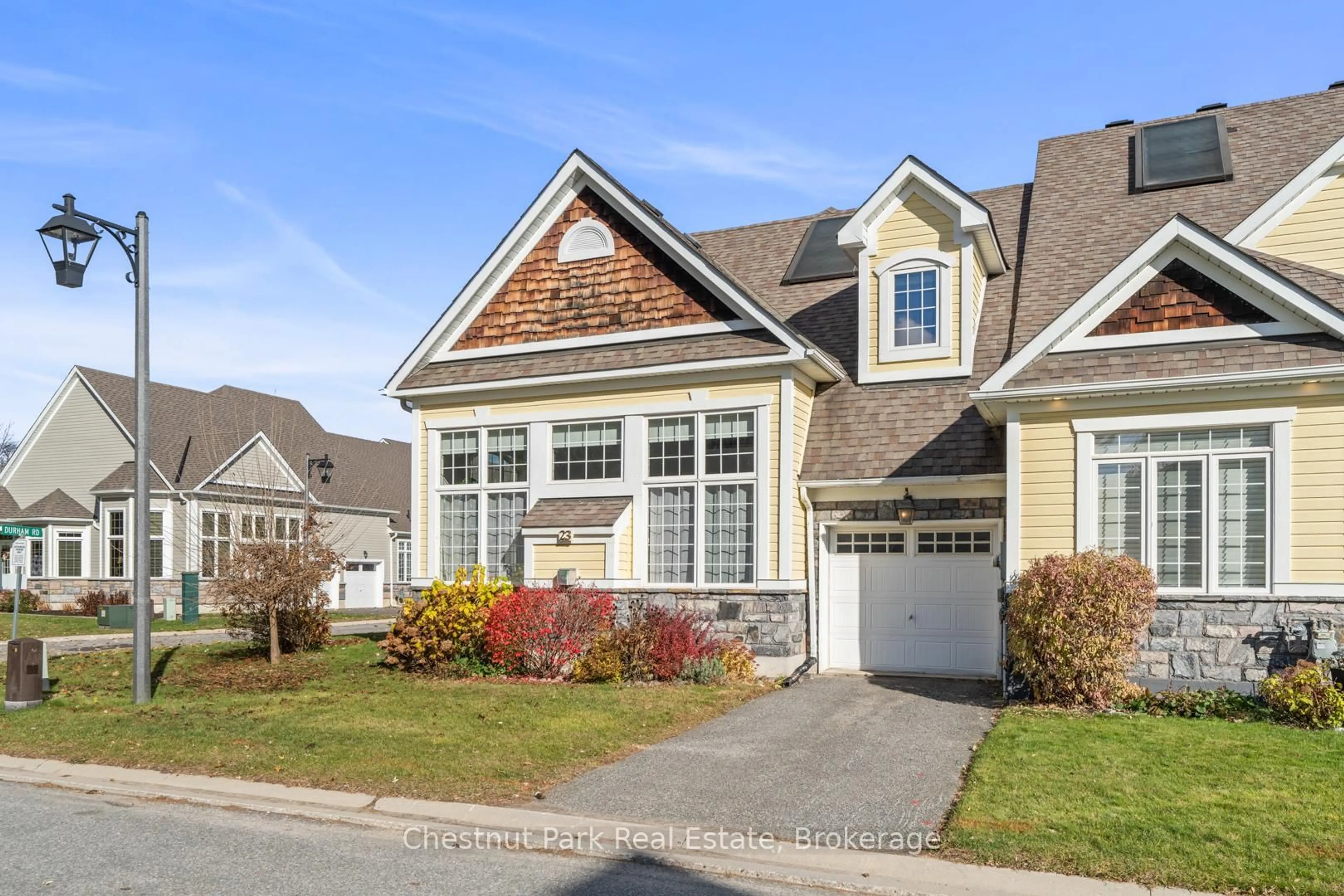 Home with vinyl exterior material, street for 23 Spencer St, Bracebridge Ontario P1L 0B7