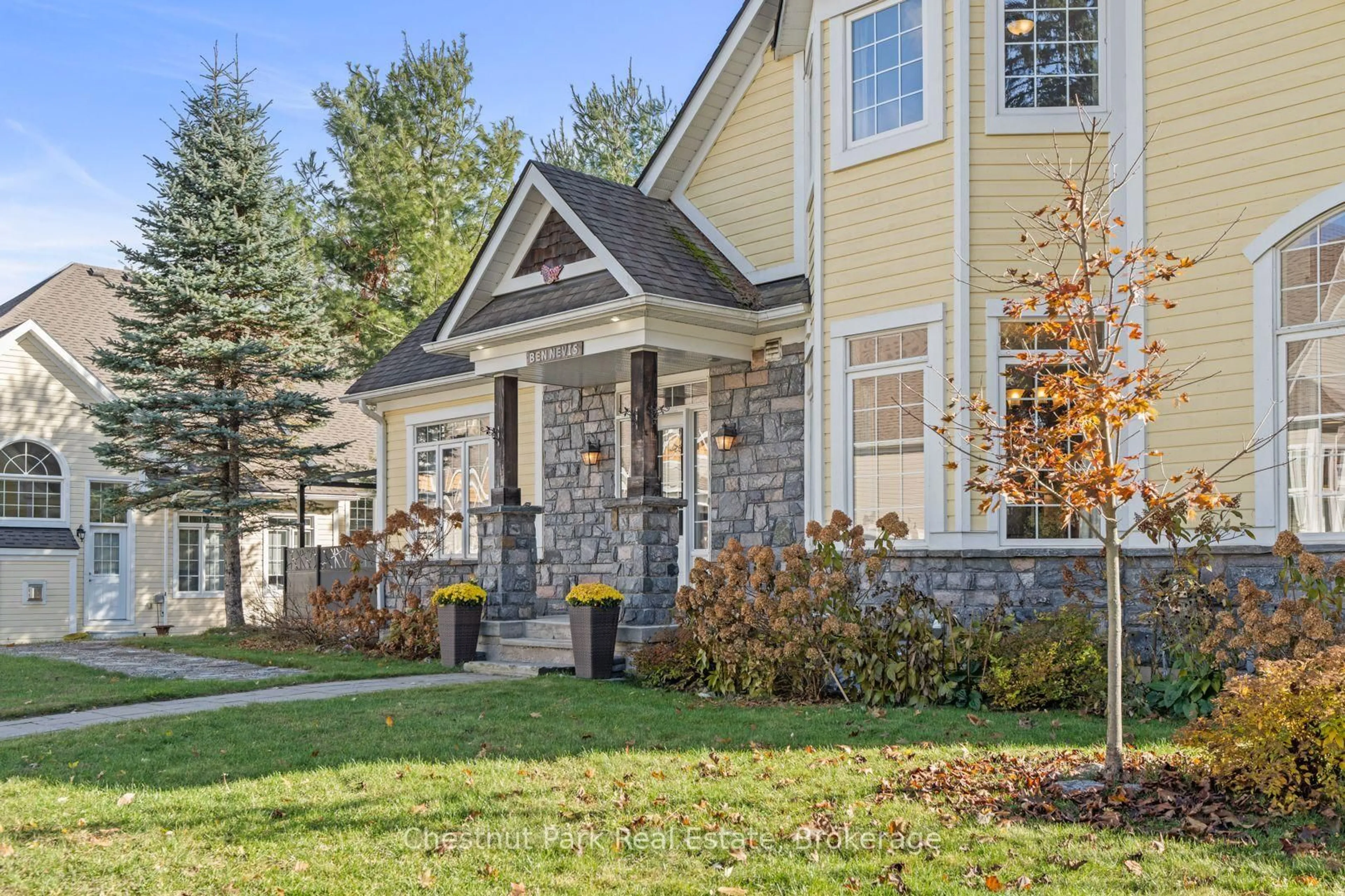 Home with brick exterior material, street for 23 Spencer St, Bracebridge Ontario P1L 0B7