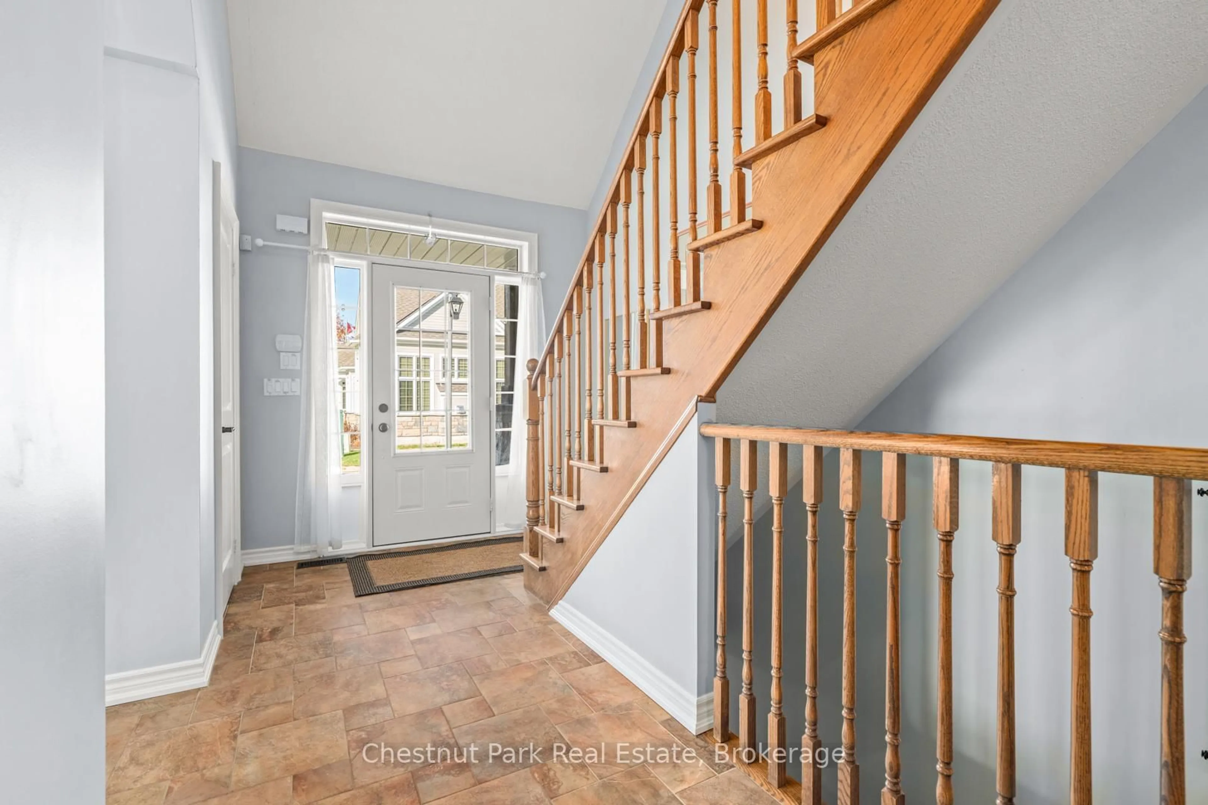 Indoor entryway for 23 Spencer St, Bracebridge Ontario P1L 0B7