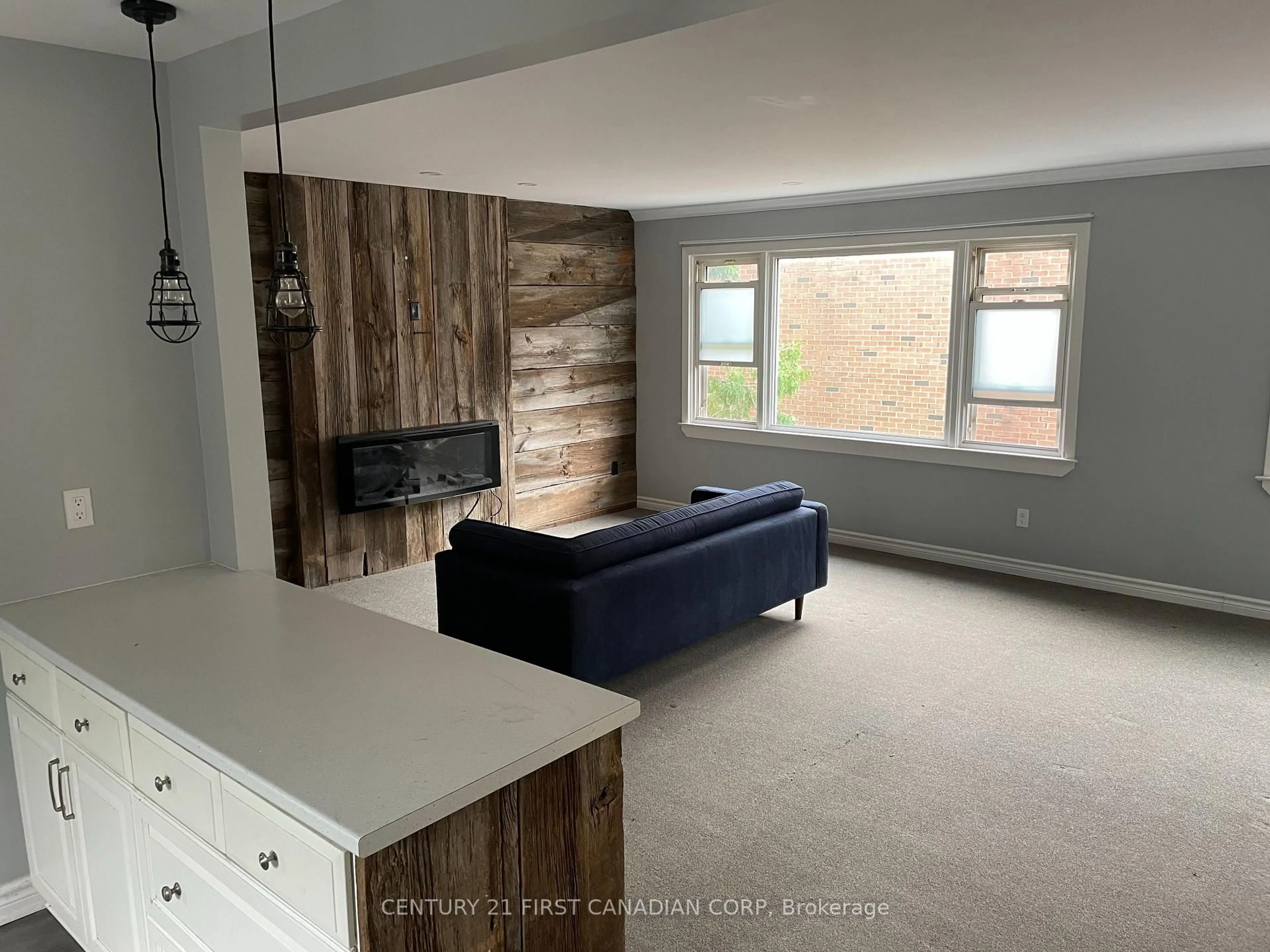 A pic of a room for 279 Hill St, London East Ontario N6B 1E1