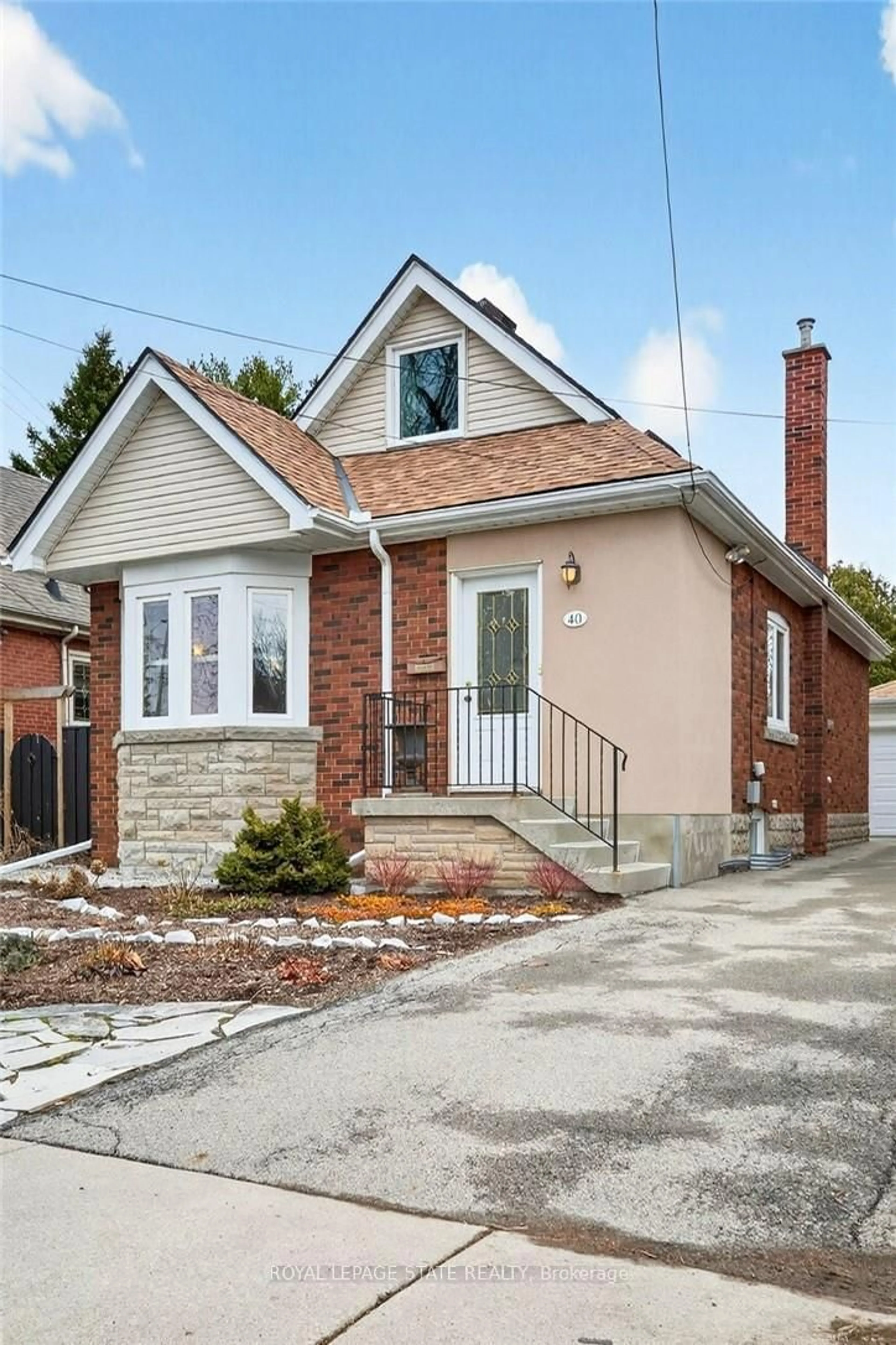 Home with brick exterior material, street for 40 Roanoke Rd, Hamilton Ontario L8S 3P7