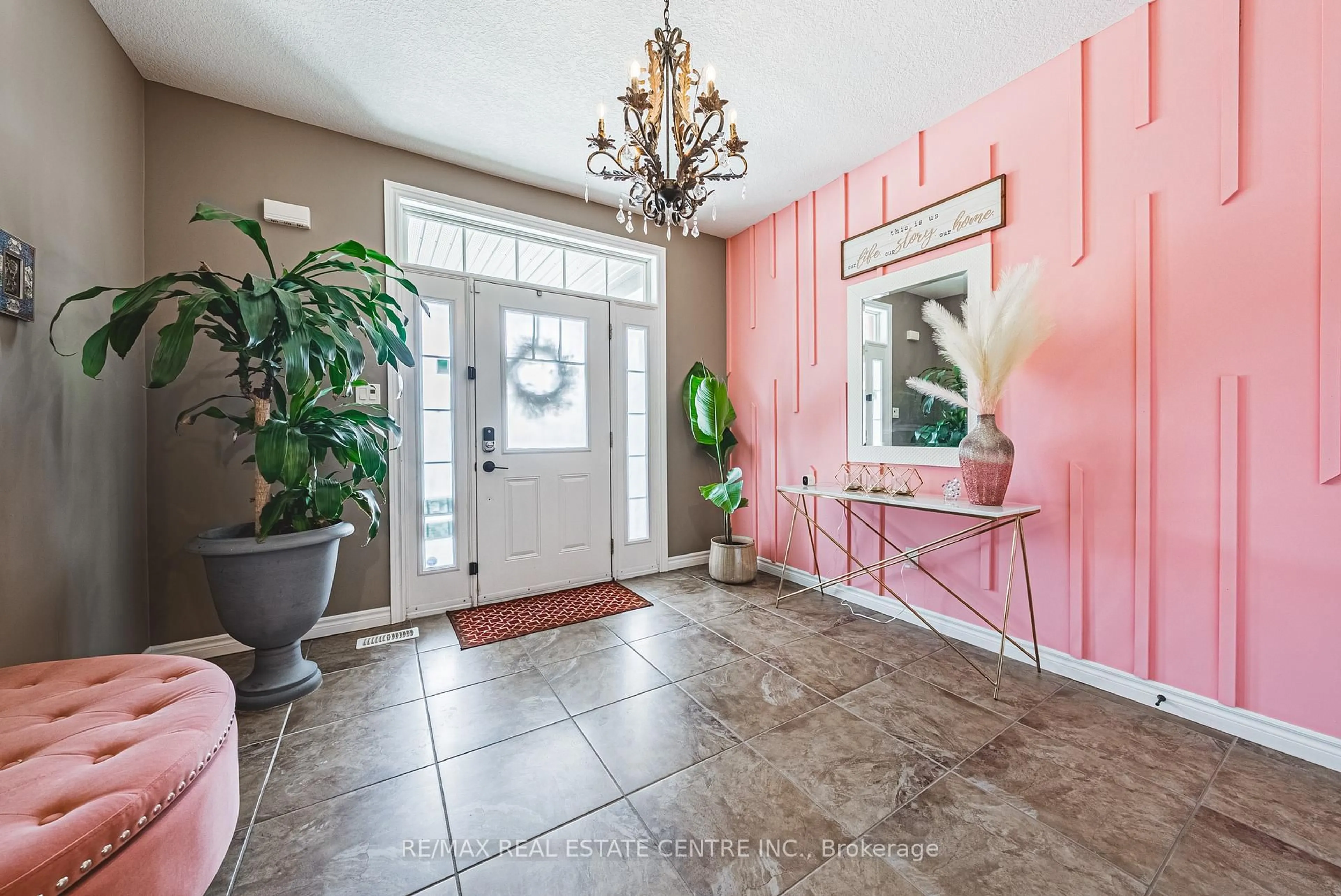 Indoor entryway for 60 Cox St, Cambridge Ontario N1S 0A3