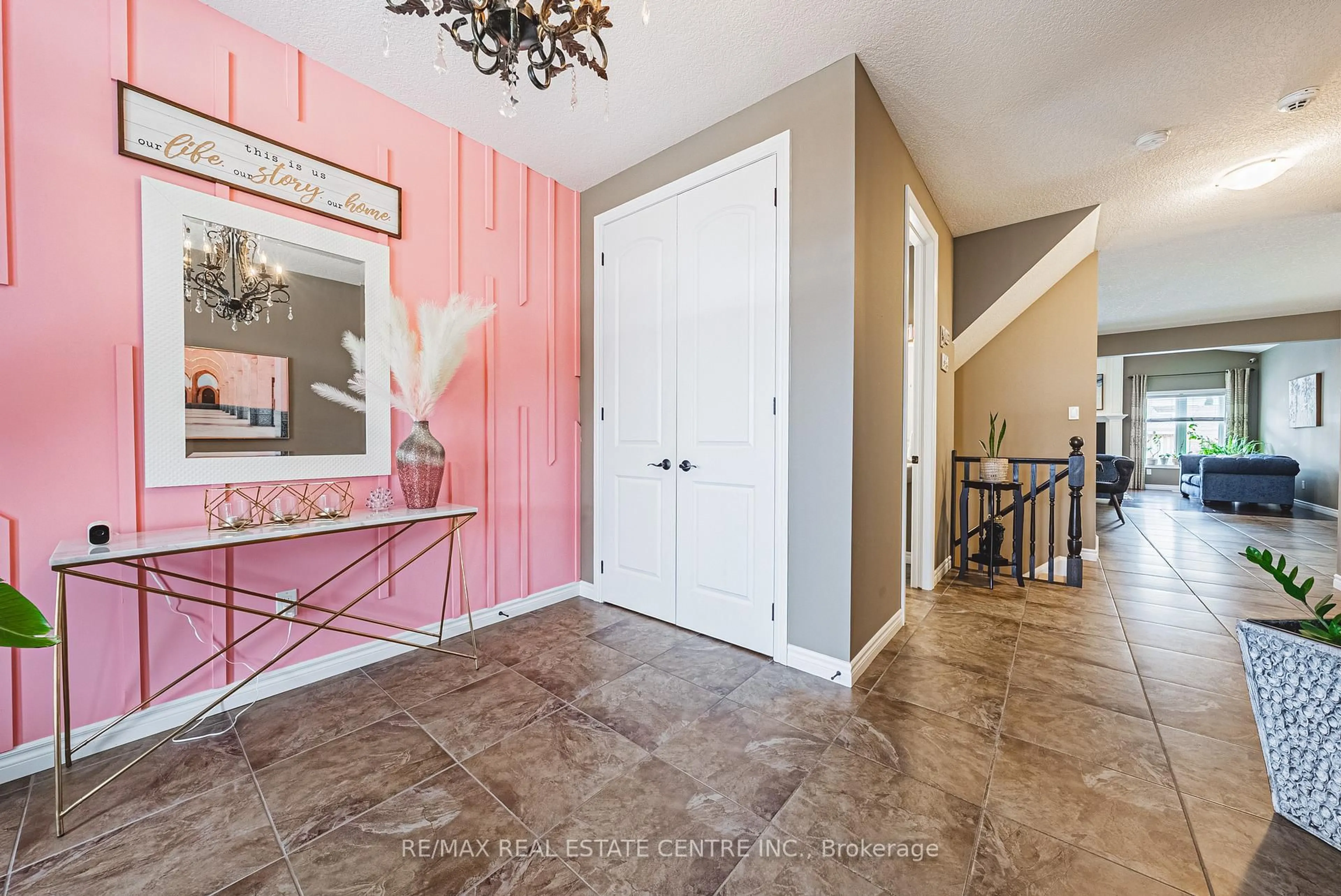 Indoor entryway for 60 Cox St, Cambridge Ontario N1S 0A3