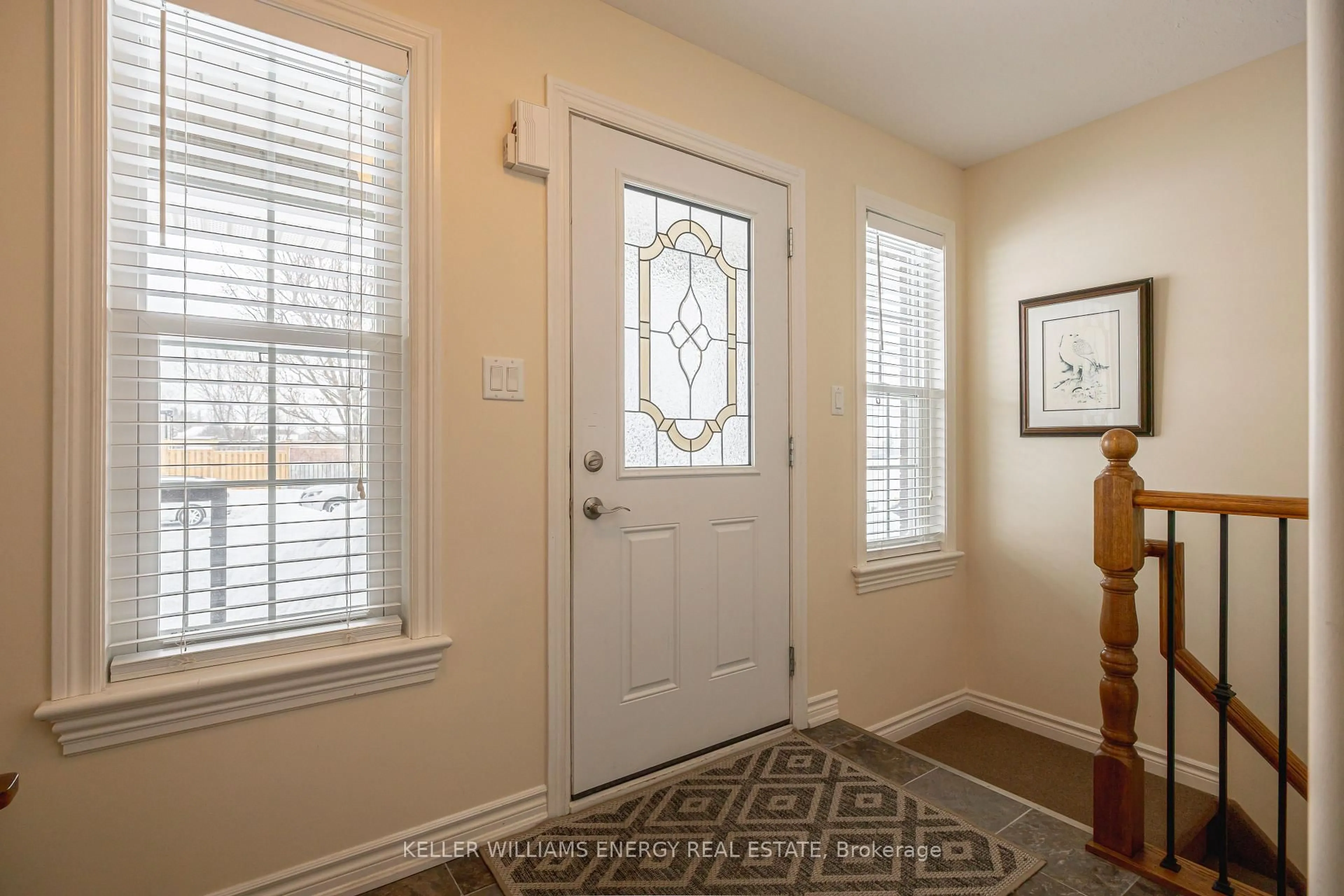 Indoor entryway for 46 Beall St, Kawartha Lakes Ontario K9V 6J6