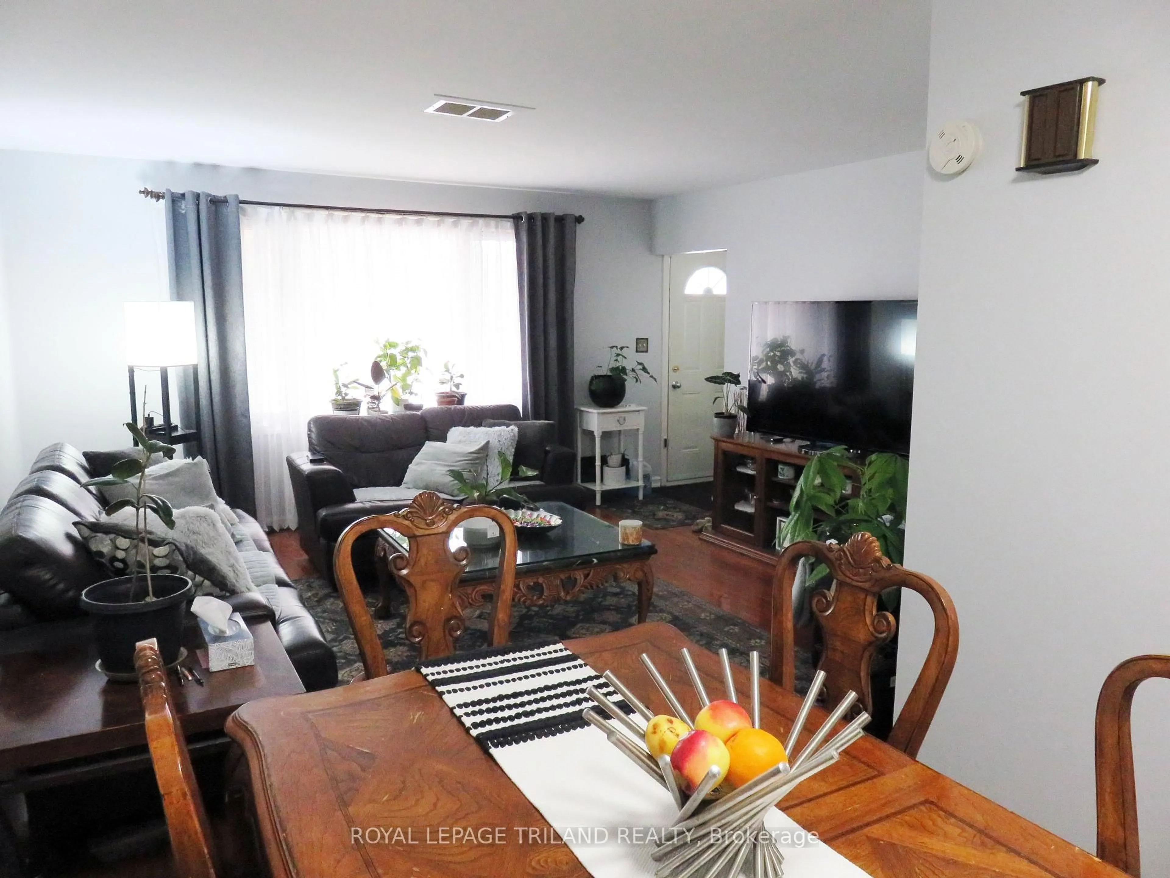 Unknown for 1471 Perth Ave, London East Ontario N5V 2M4