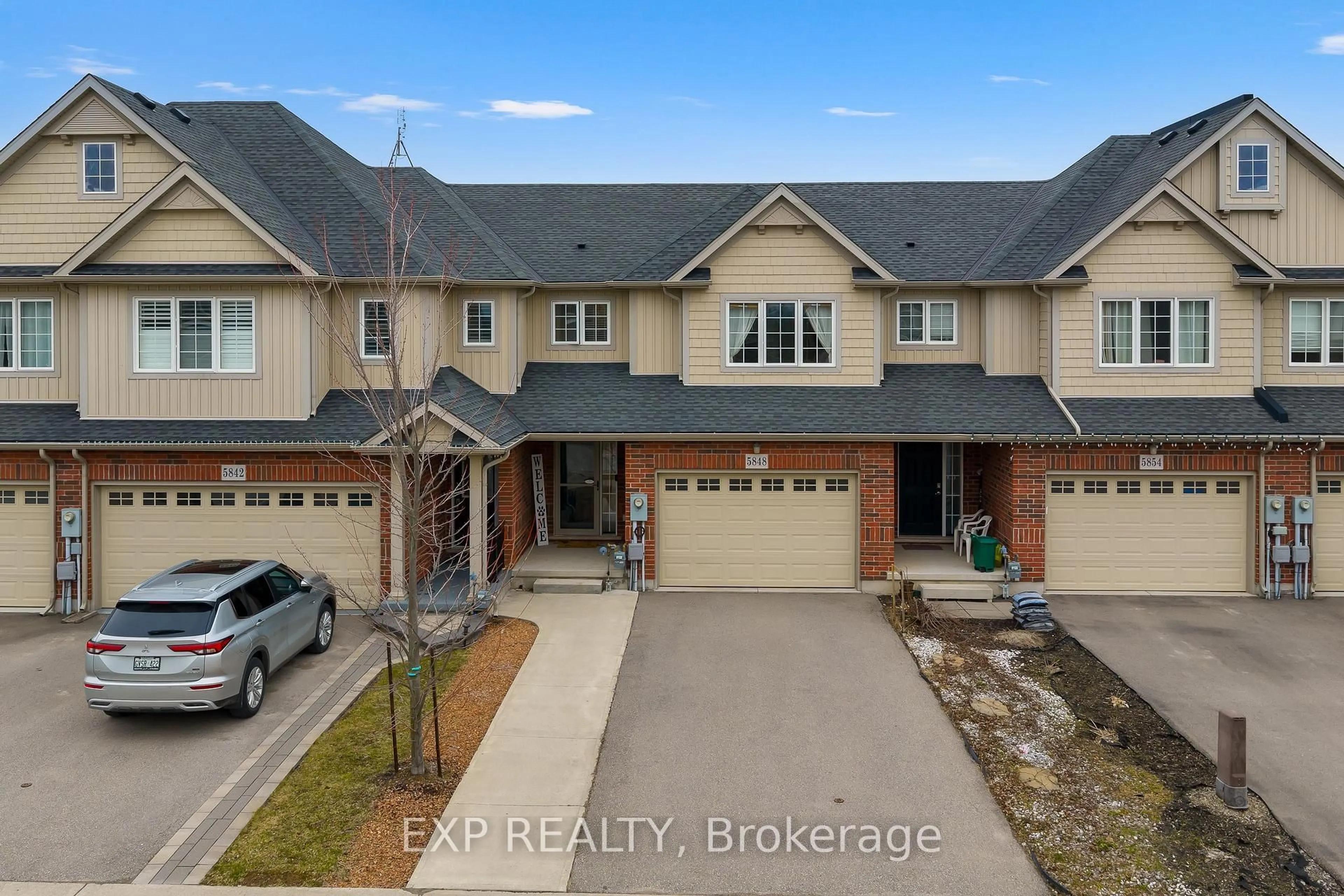 A pic from outside/outdoor area/front of a property/back of a property/a pic from drone, street for 5848 Osprey Ave, Niagara Falls Ontario L2H 0G1