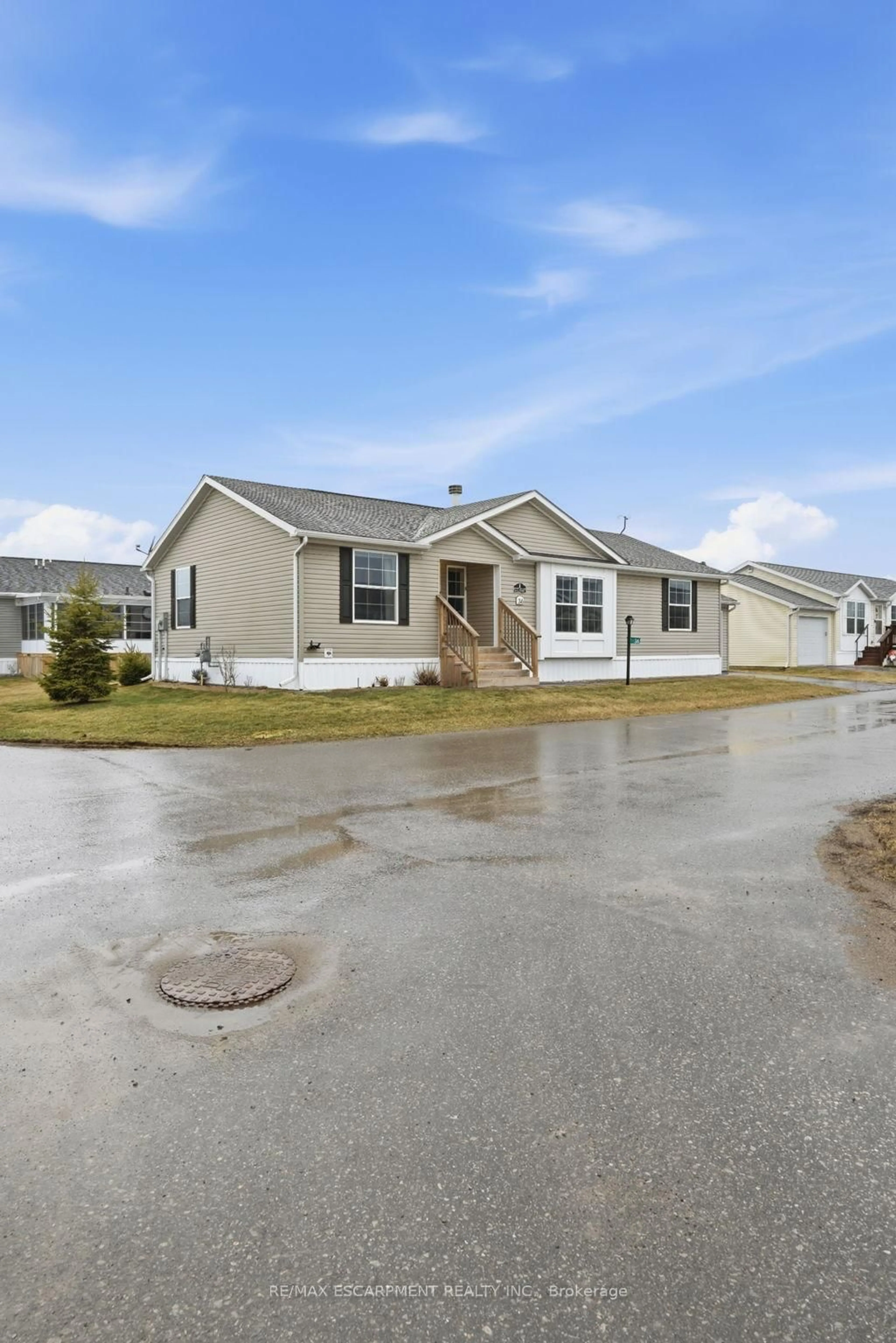 Home with vinyl exterior material, street for 36 Shady Lane, Haldimand Ontario N0A 1L0