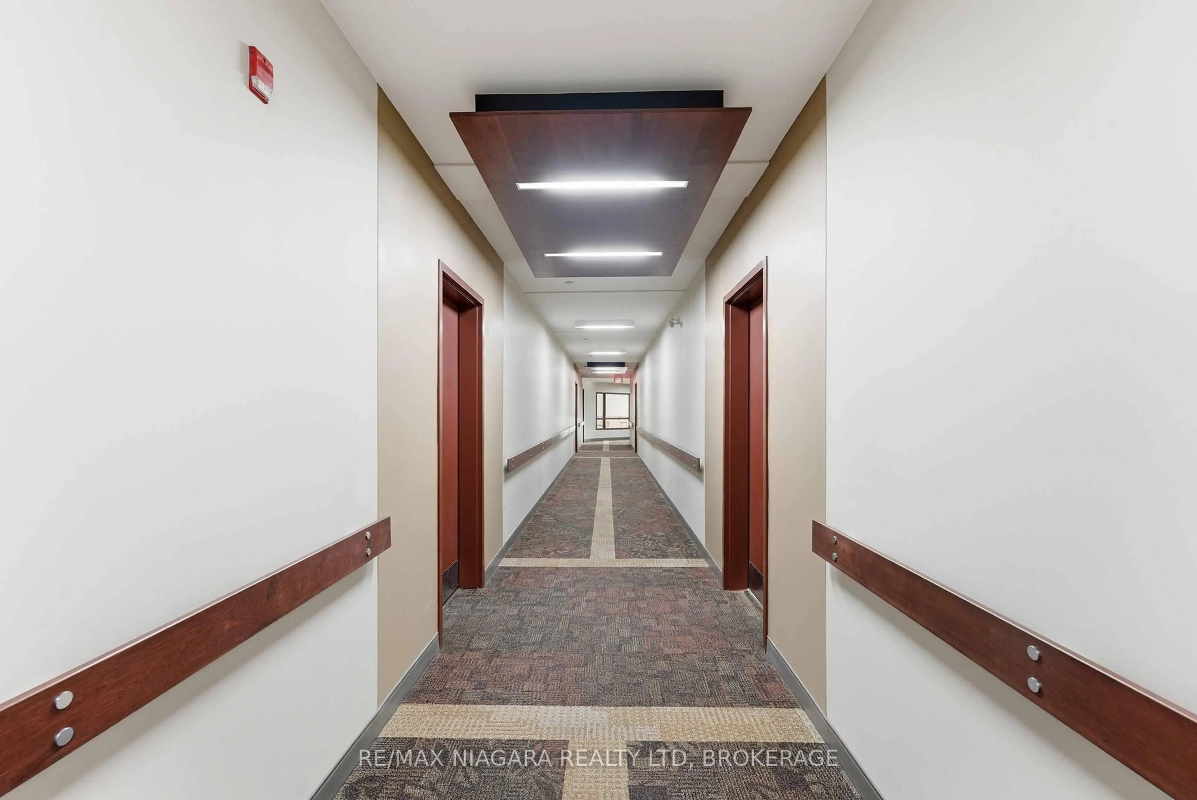 Indoor foyer for 26 Wellington St #404, St. Catharines Ontario L2R 5P8