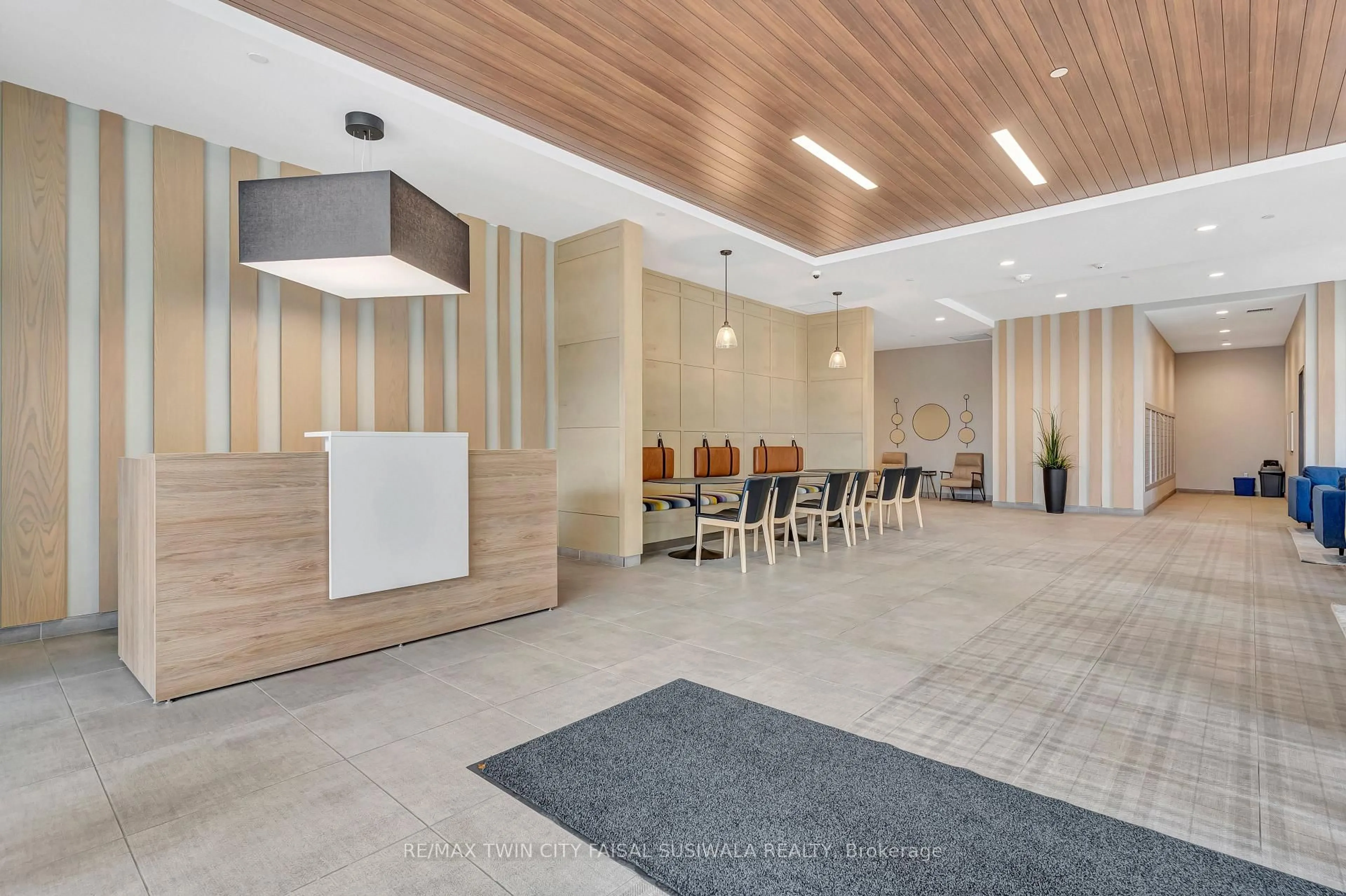 Lobby for 108 Garment St #904, Kitchener Ontario N2G 0E2
