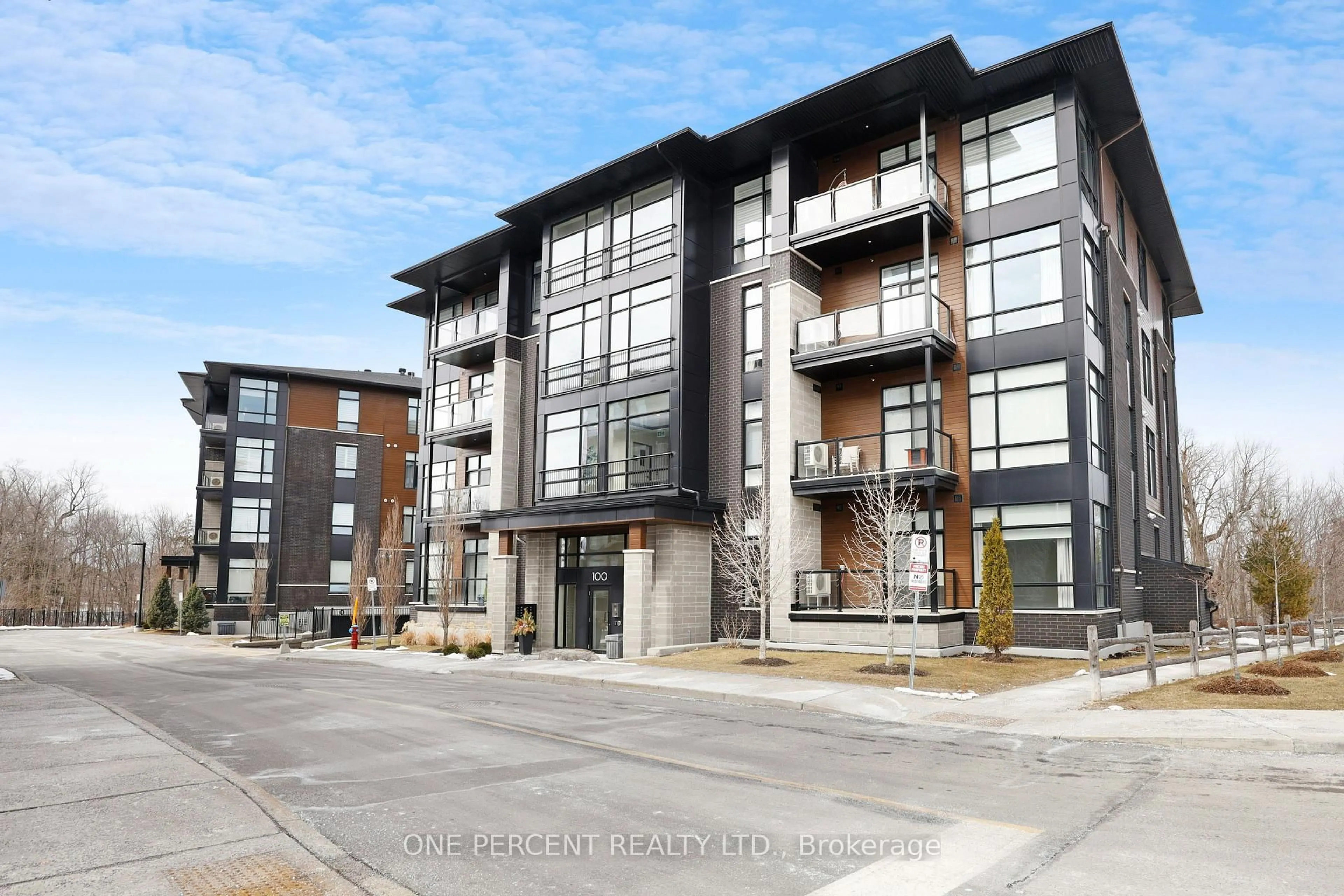 Patio, building for 100 Cortile Private #15, Ottawa Ontario K1V 2S8