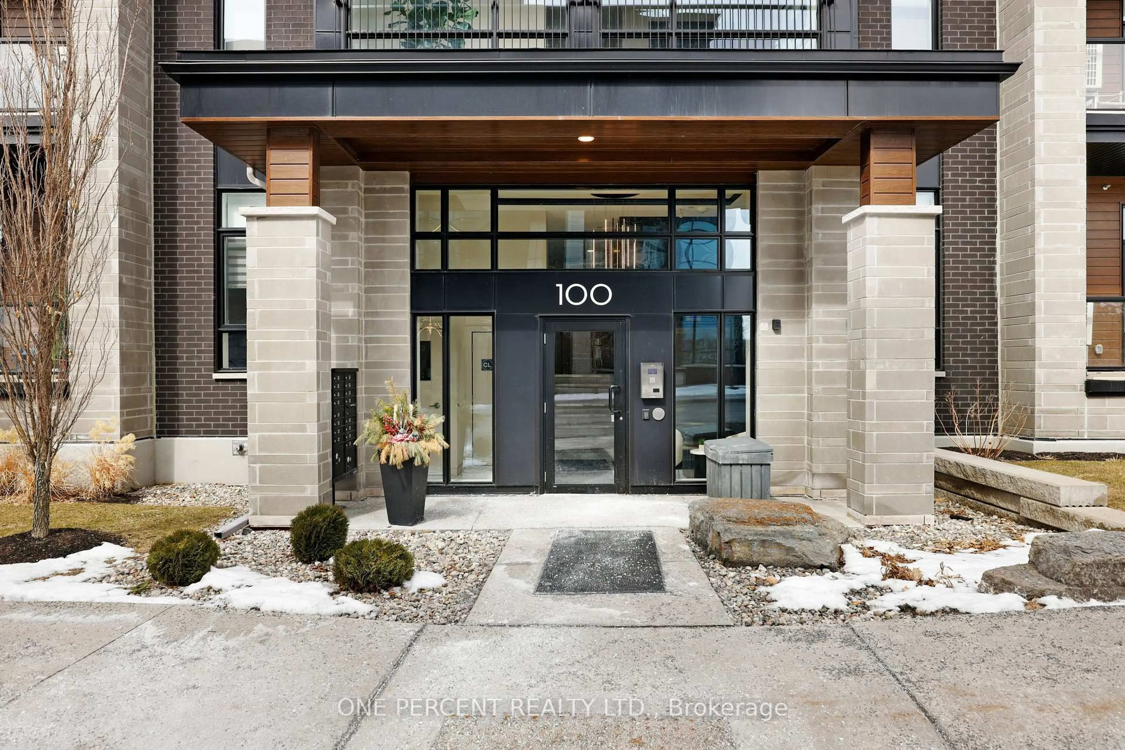 Indoor foyer for 100 Cortile Private #15, Ottawa Ontario K1V 2S8