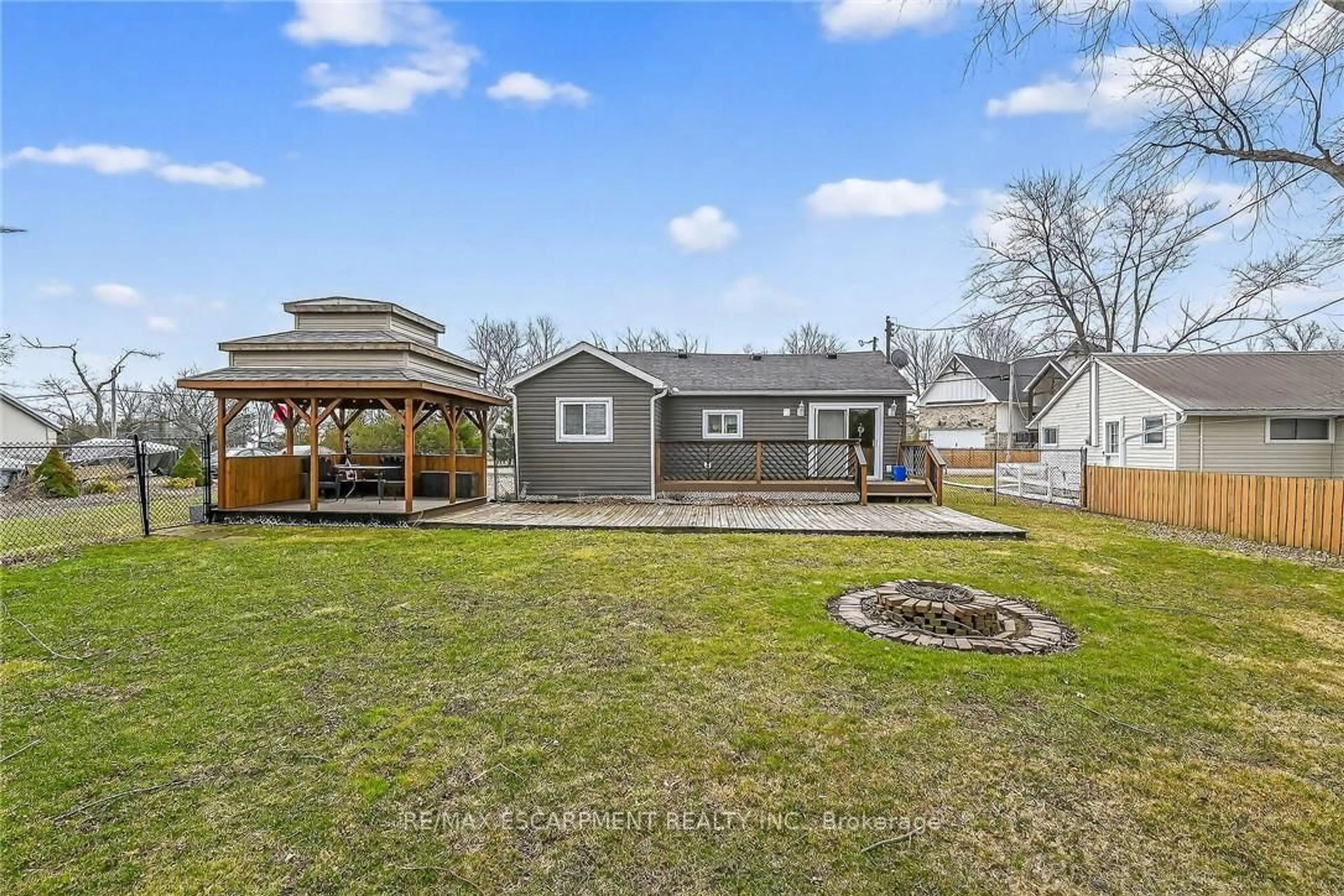 A pic from outside/outdoor area/front of a property/back of a property/a pic from drone, water/lake/river/ocean view for 277 Blue Water Pkwy, Haldimand Ontario N0A 1P0