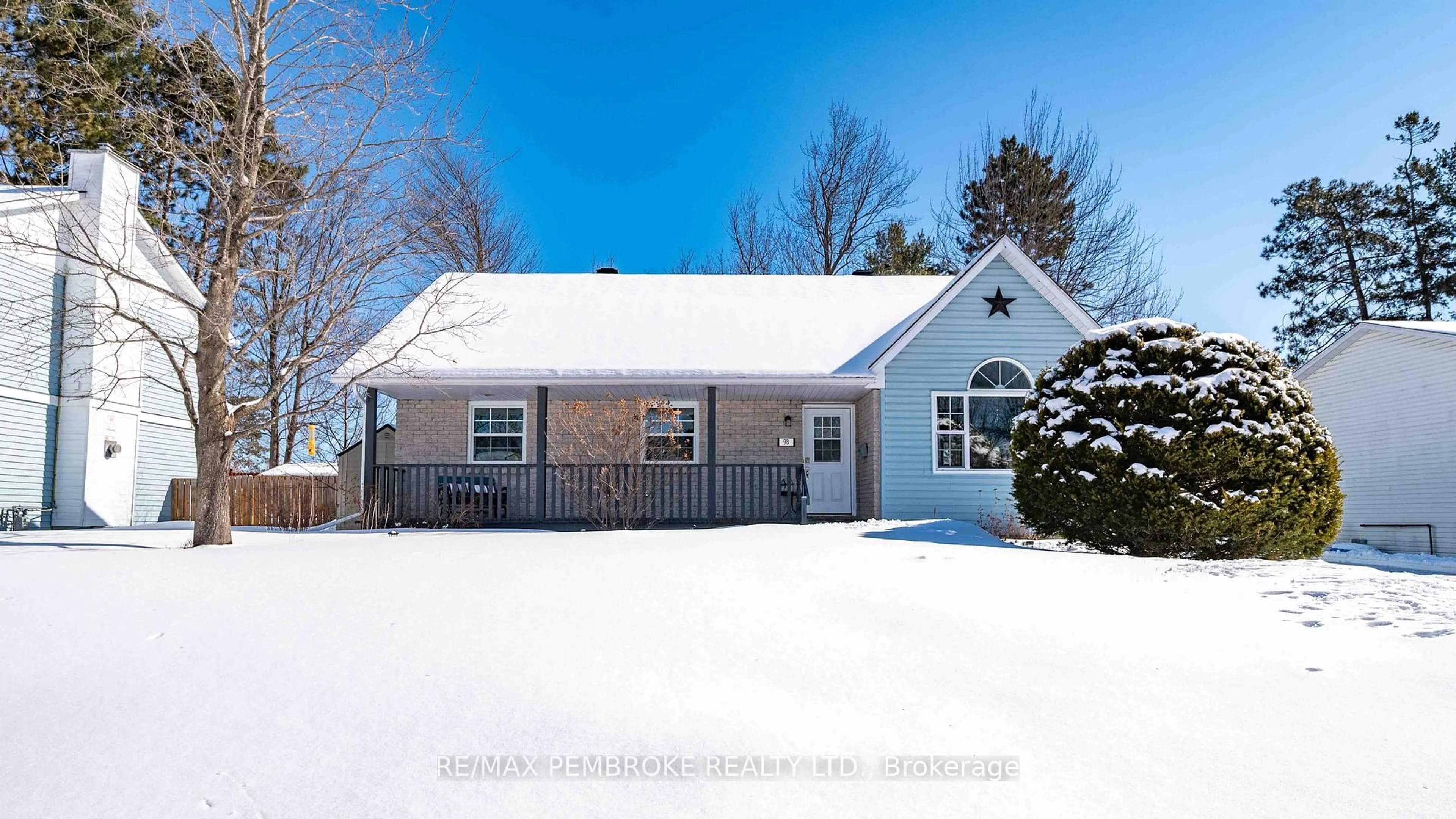 Home with vinyl exterior material, street for 98 Spruce St, Petawawa Ontario K8H 3H8