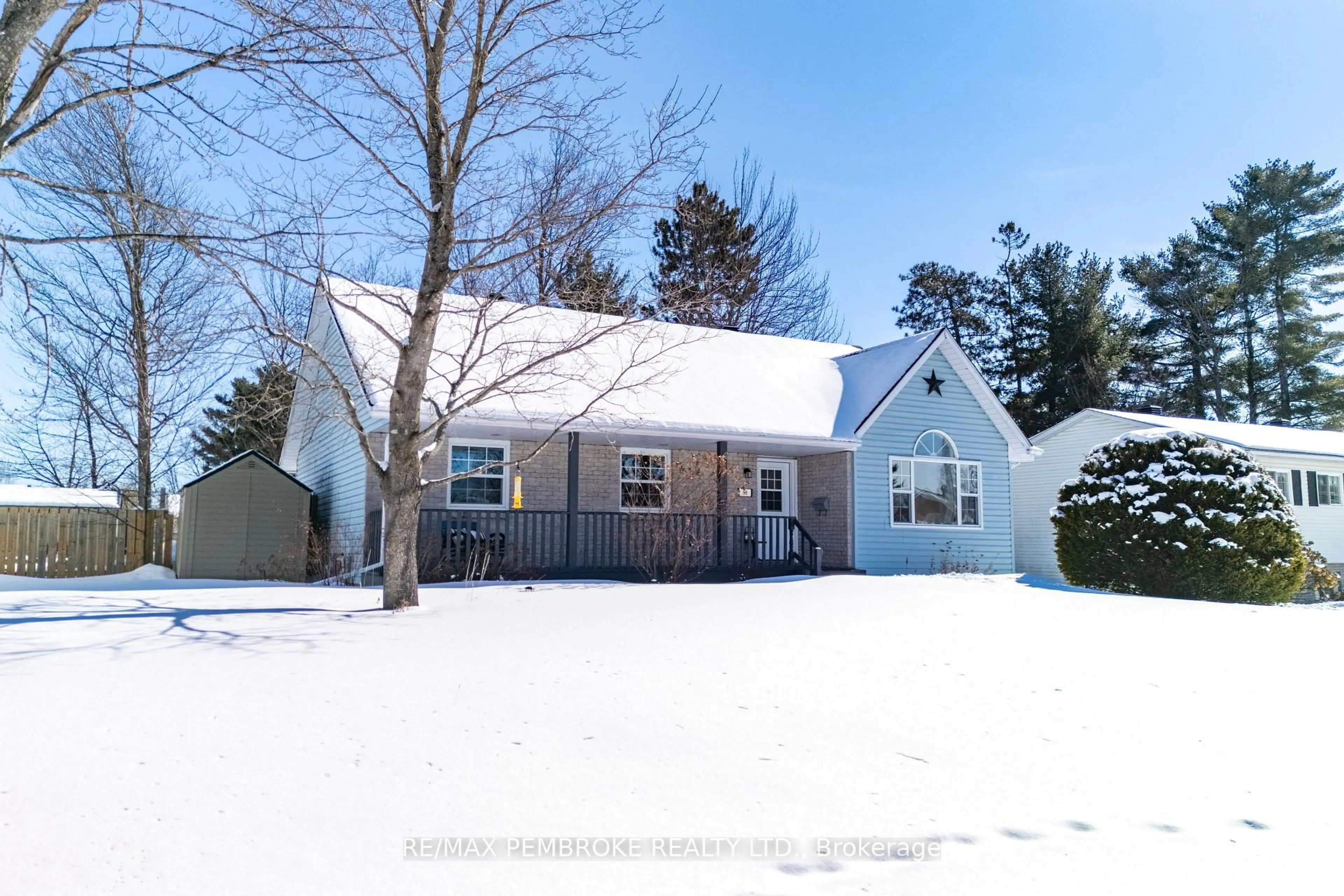 A pic from outside/outdoor area/front of a property/back of a property/a pic from drone, street for 98 Spruce St, Petawawa Ontario K8H 3H8