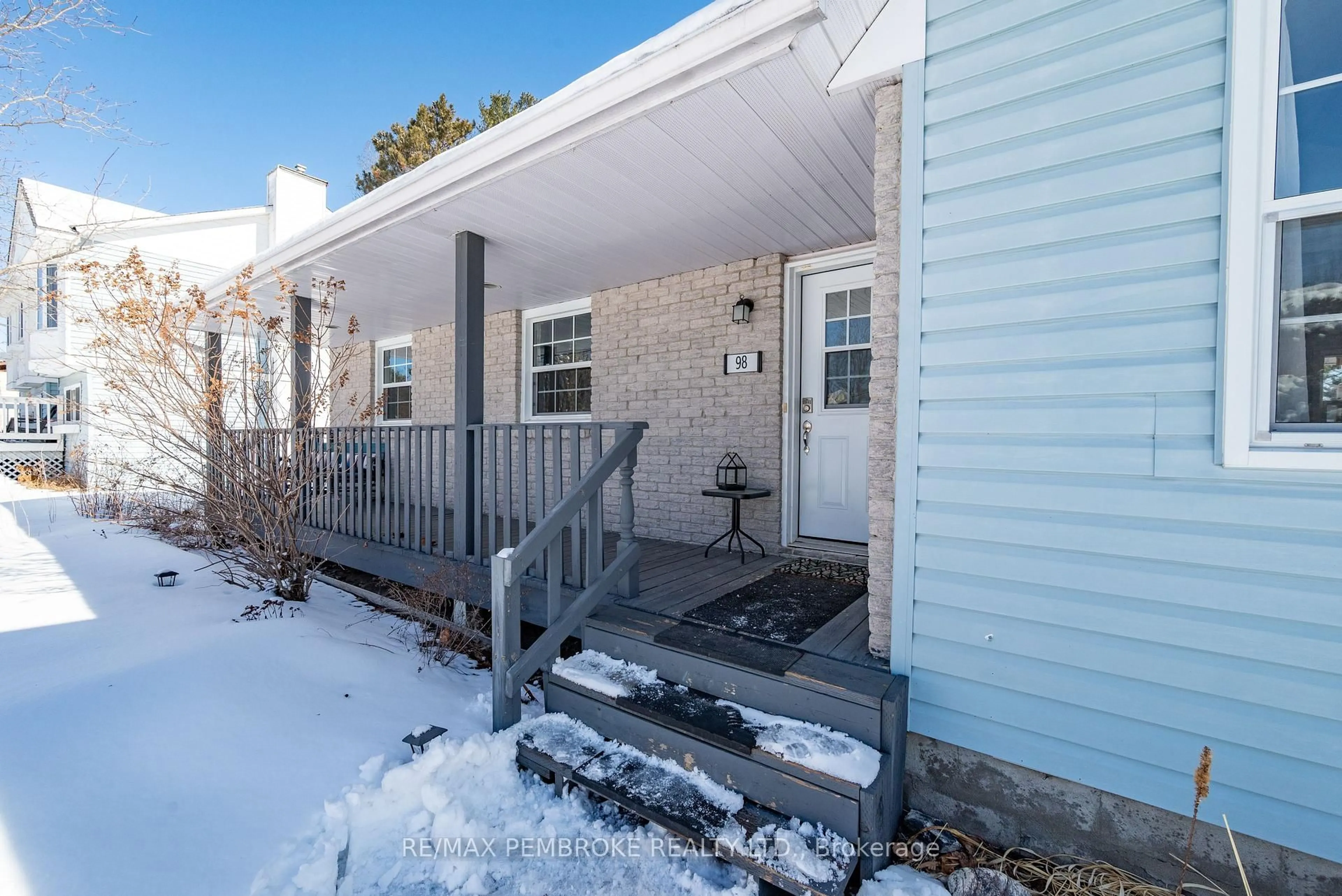 Unknown for 98 Spruce St, Petawawa Ontario K8H 3H8