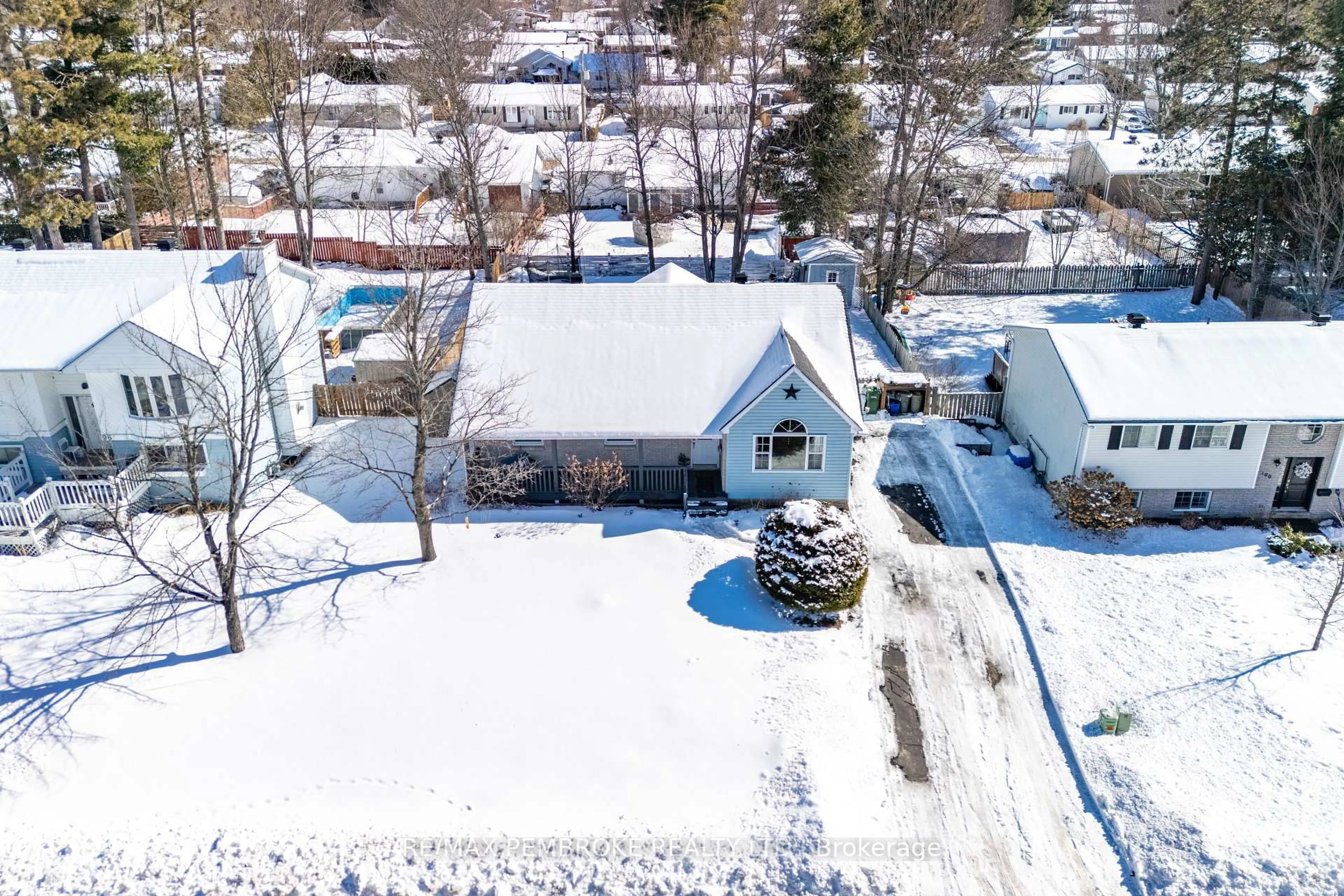 A pic from outside/outdoor area/front of a property/back of a property/a pic from drone, street for 98 Spruce St, Petawawa Ontario K8H 3H8