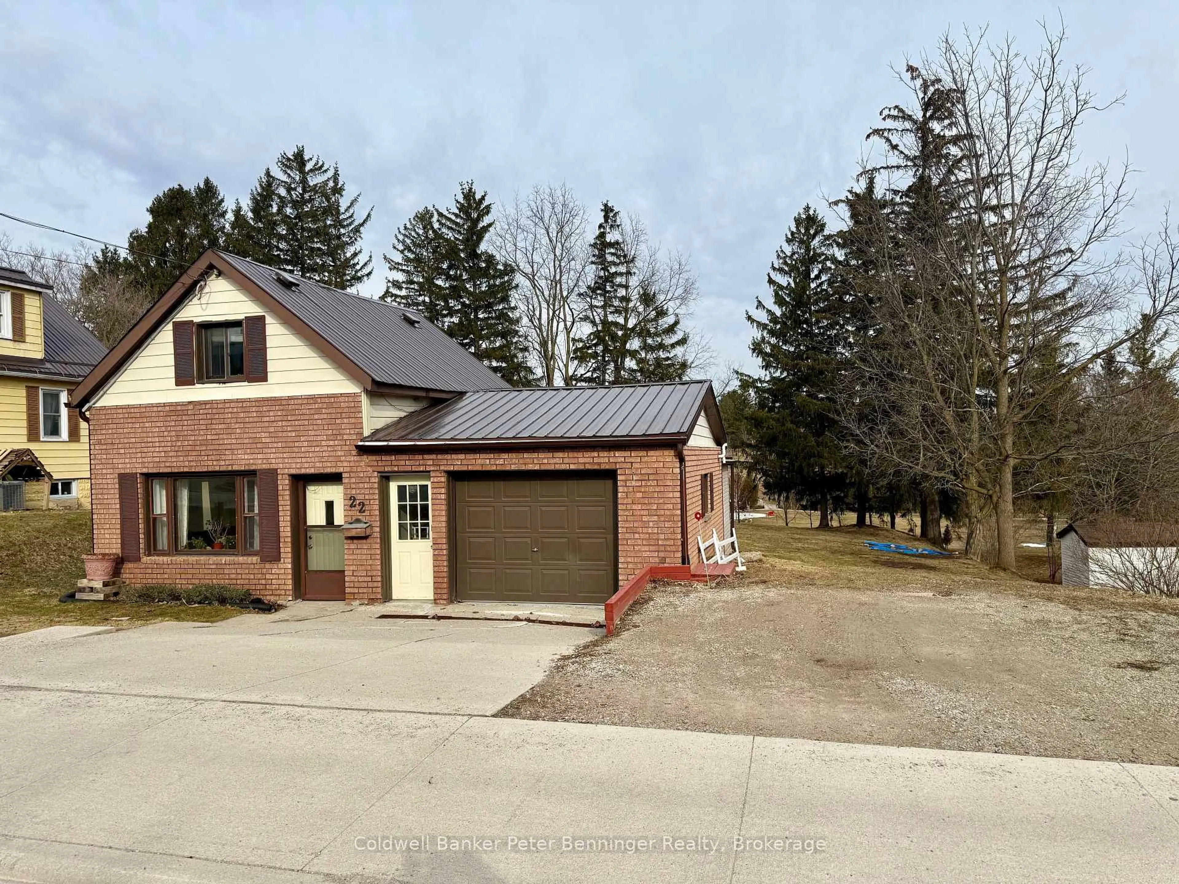 A pic from outside/outdoor area/front of a property/back of a property/a pic from drone, street for 22 McGivern St, Brockton Ontario N0G 2V0