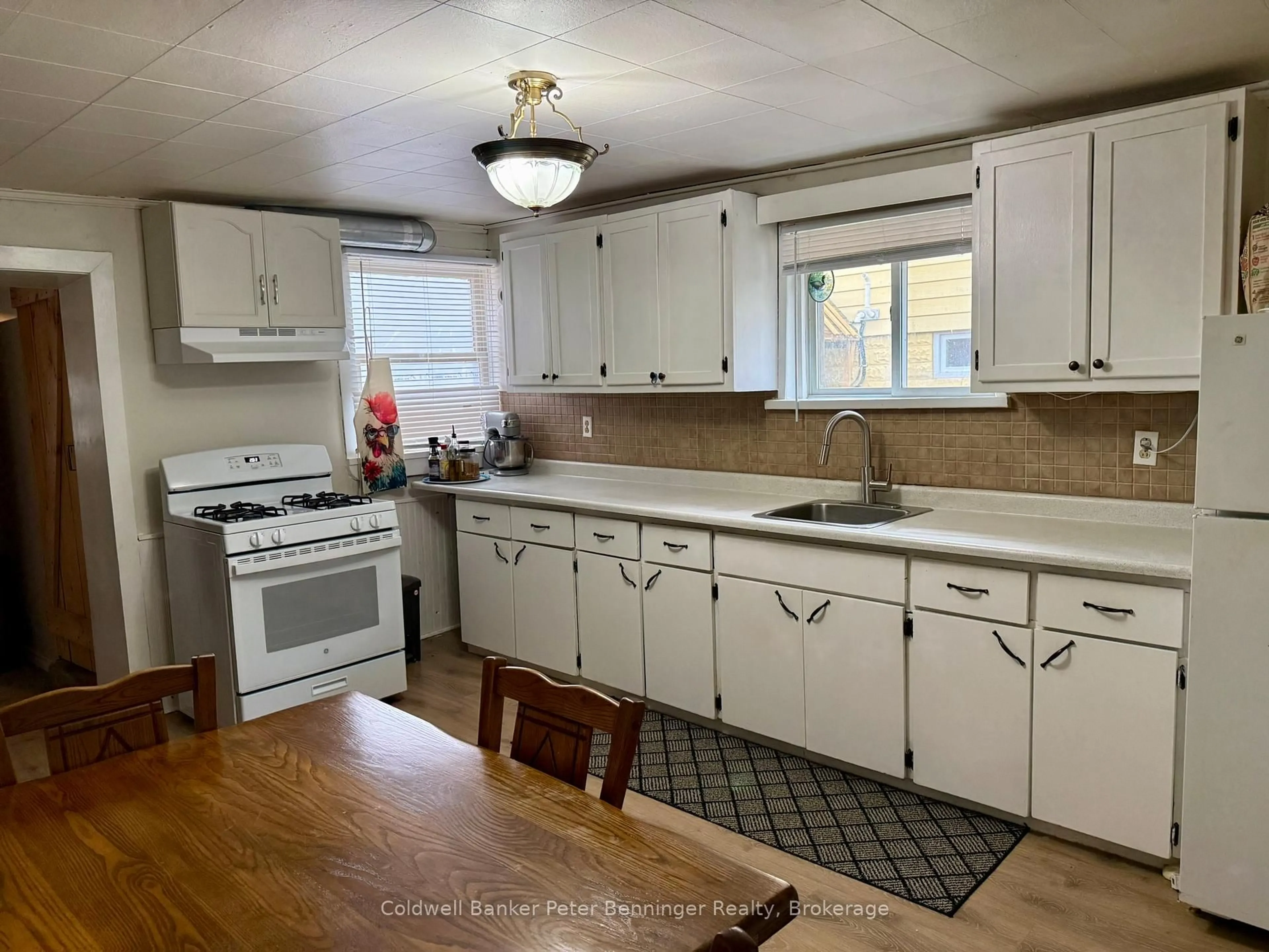 Standard kitchen, unknown for 22 McGivern St, Brockton Ontario N0G 2V0