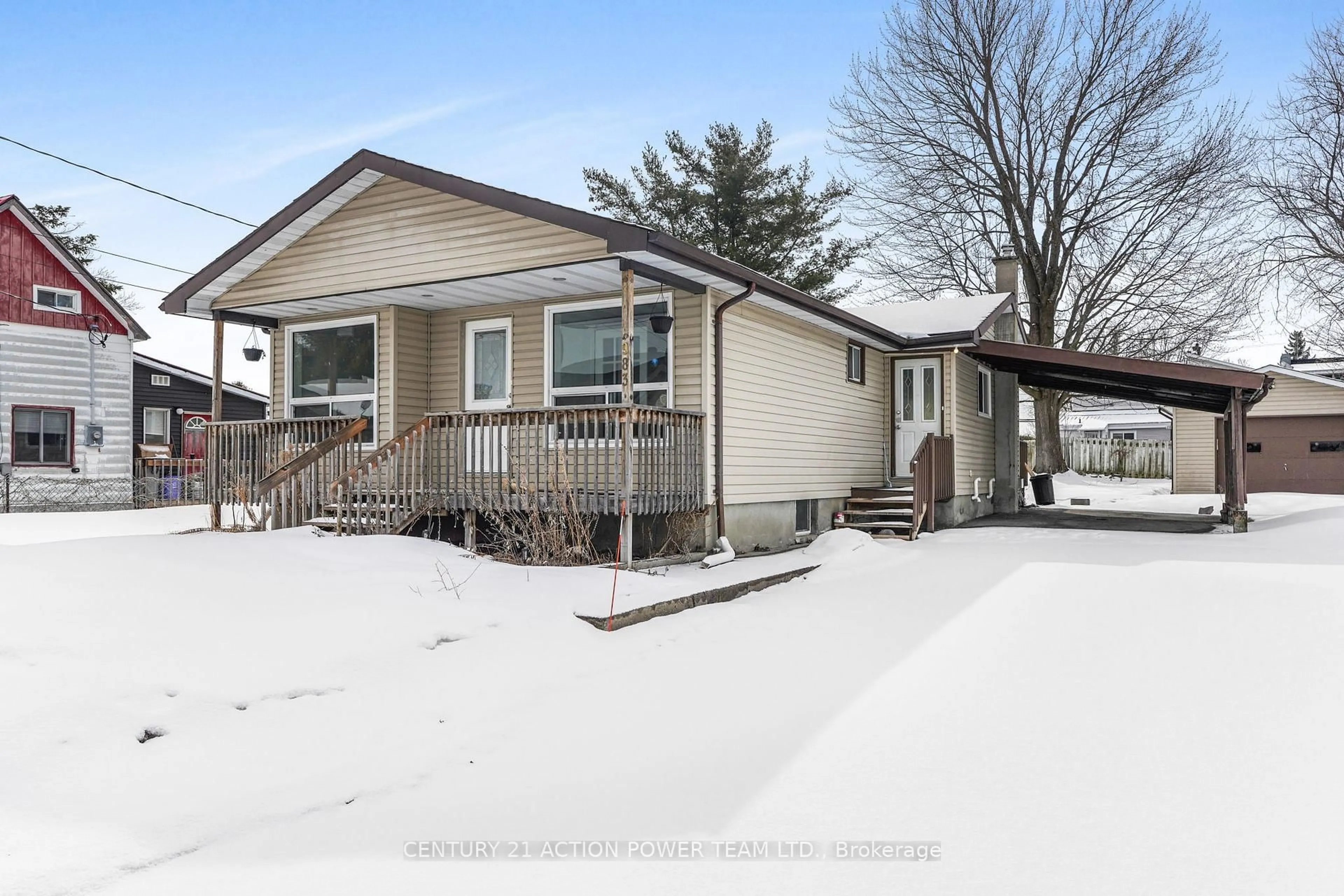 Home with vinyl exterior material, street for 983 Chapman St, Clarence-Rockland Ontario K4K 1E6