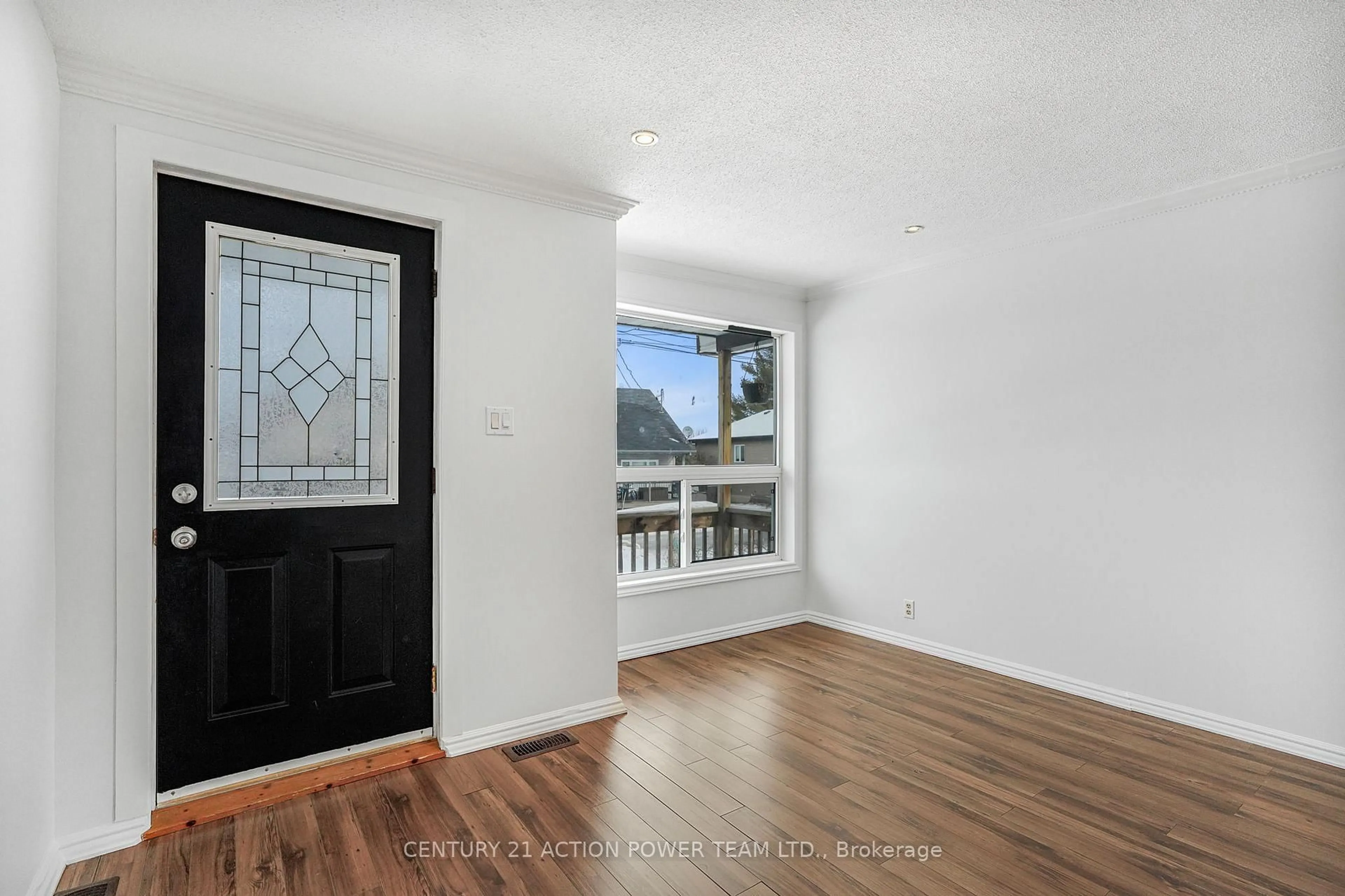 Indoor entryway for 983 Chapman St, Clarence-Rockland Ontario K4K 1E6