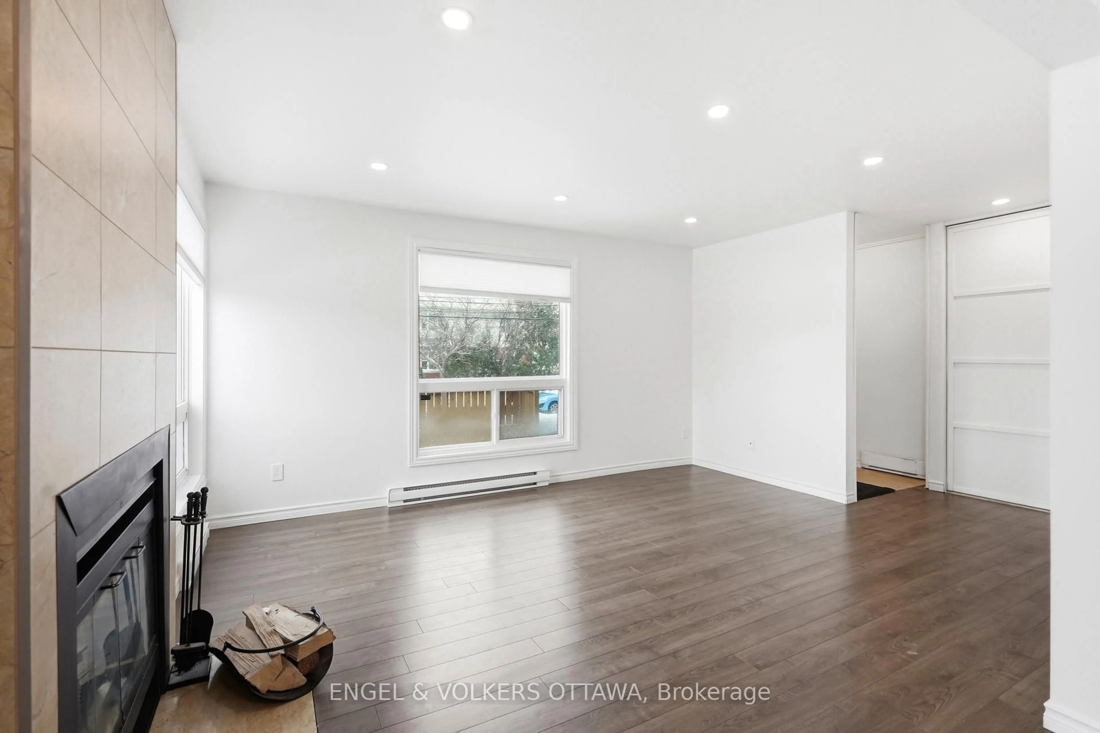 A pic of a room for 311 Presland Rd #10, Ottawa Ontario K1K 2B6