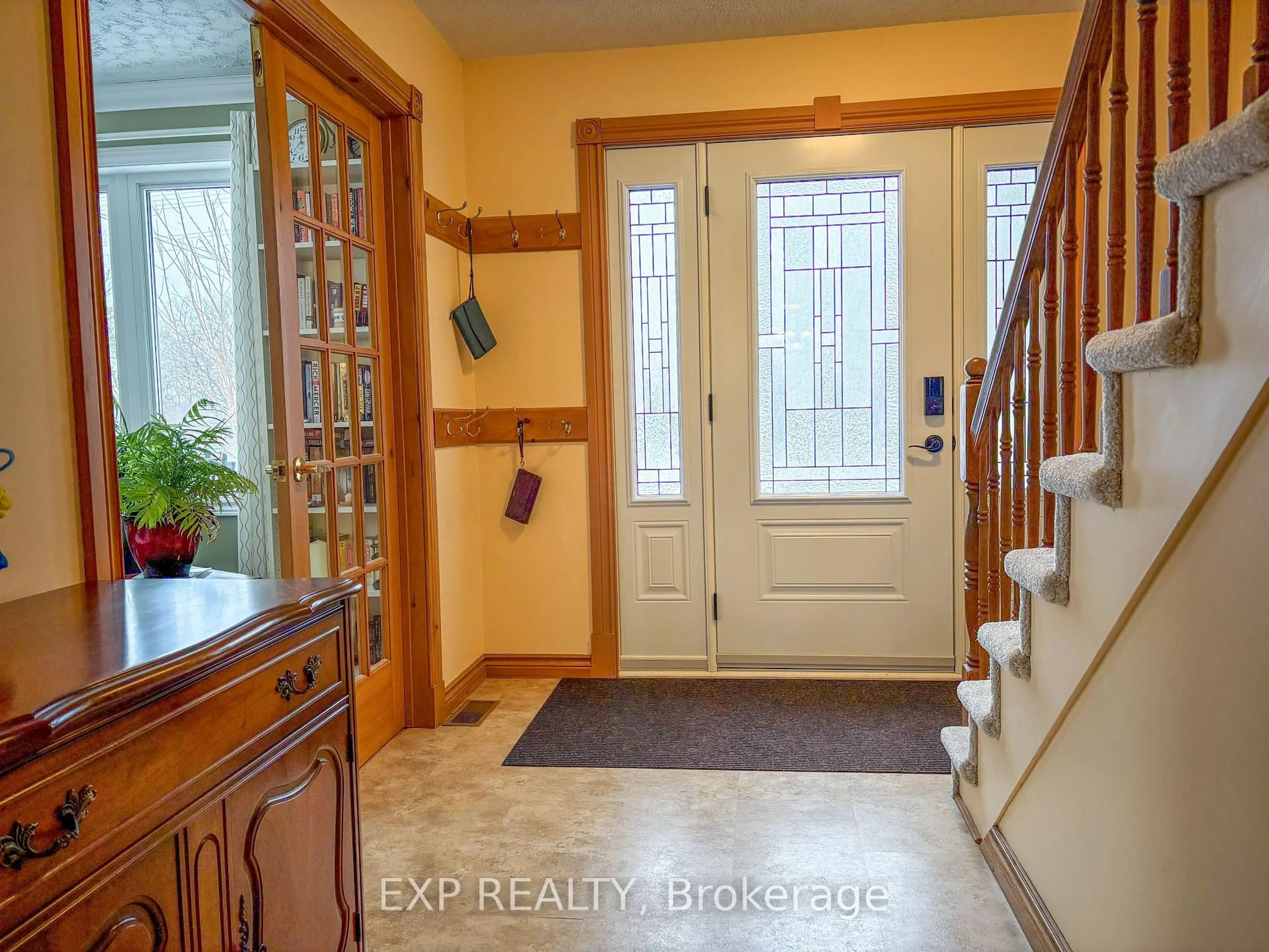 Indoor entryway for 368 McAndrew Ave, Renfrew Ontario K7V 3X5