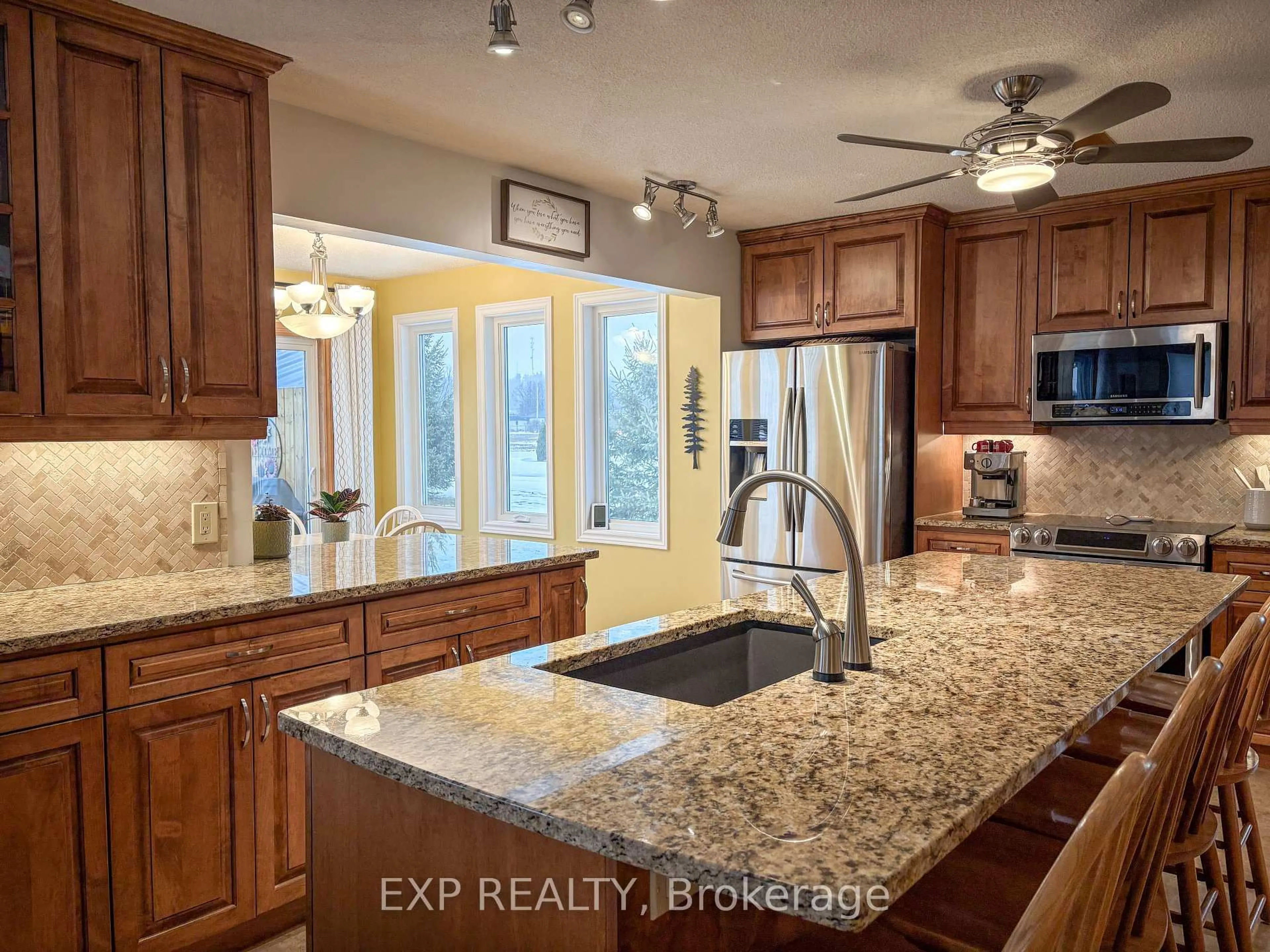 Open concept kitchen, ceramic/tile floor for 368 McAndrew Ave, Renfrew Ontario K7V 3X5