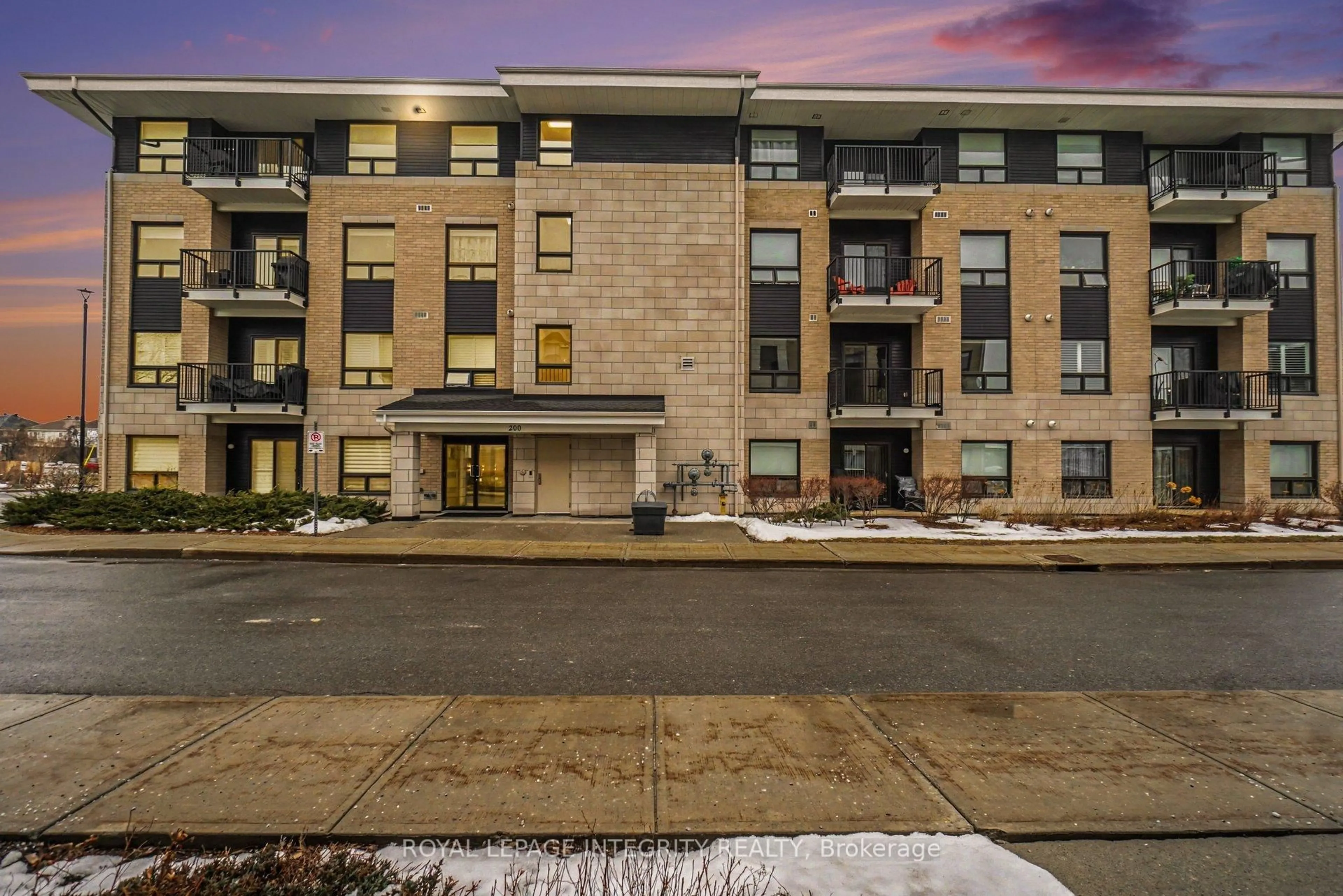 Patio, building for 200 Winterfell Private #201, Ottawa Ontario K1G 4J1