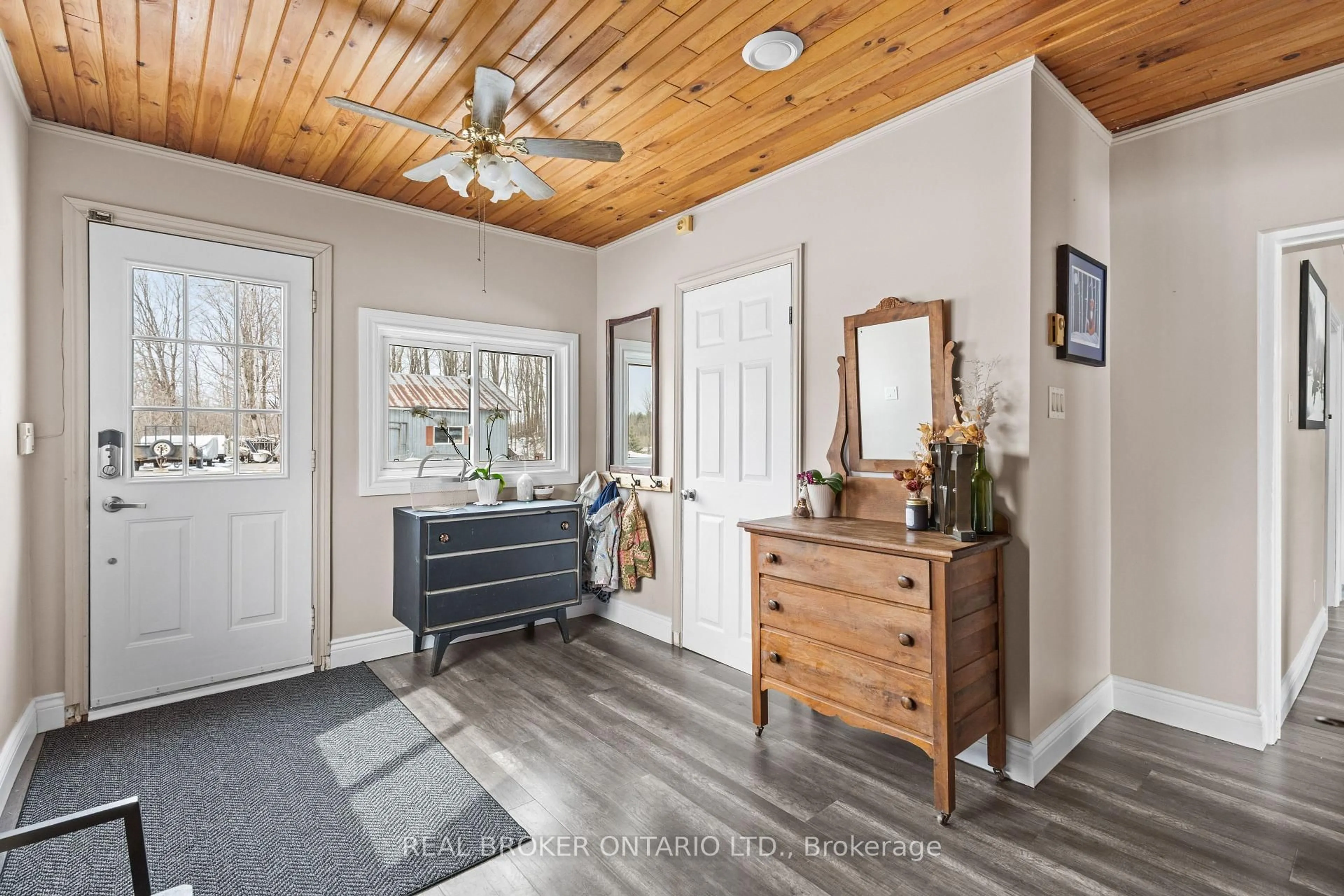 Indoor entryway for 1114 Scotch Corners Rd, Carleton Place Ontario K7C 3P1