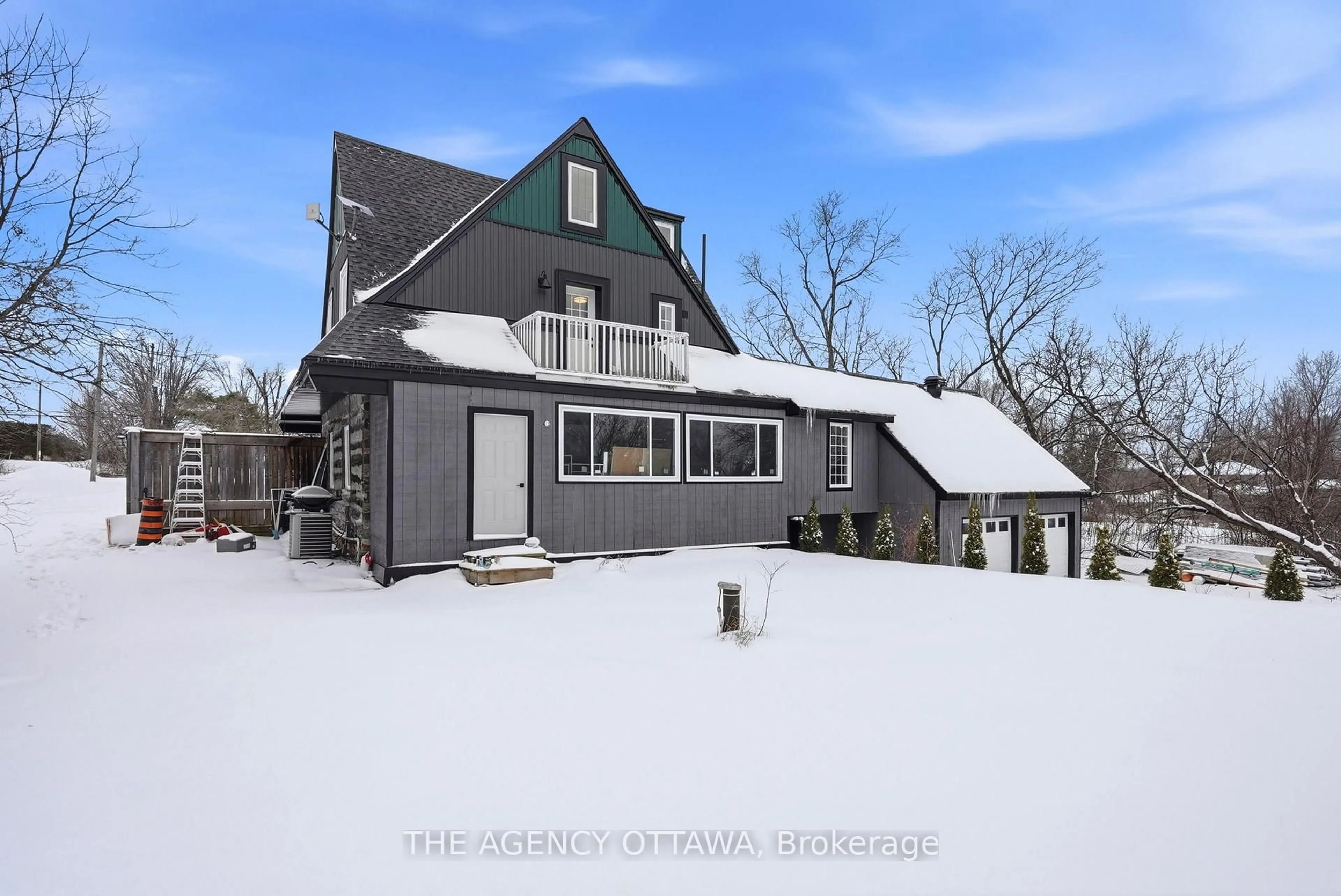 A pic from outside/outdoor area/front of a property/back of a property/a pic from drone, unknown for 4667 ALBION Rd, Ottawa Ontario K1X 1A4