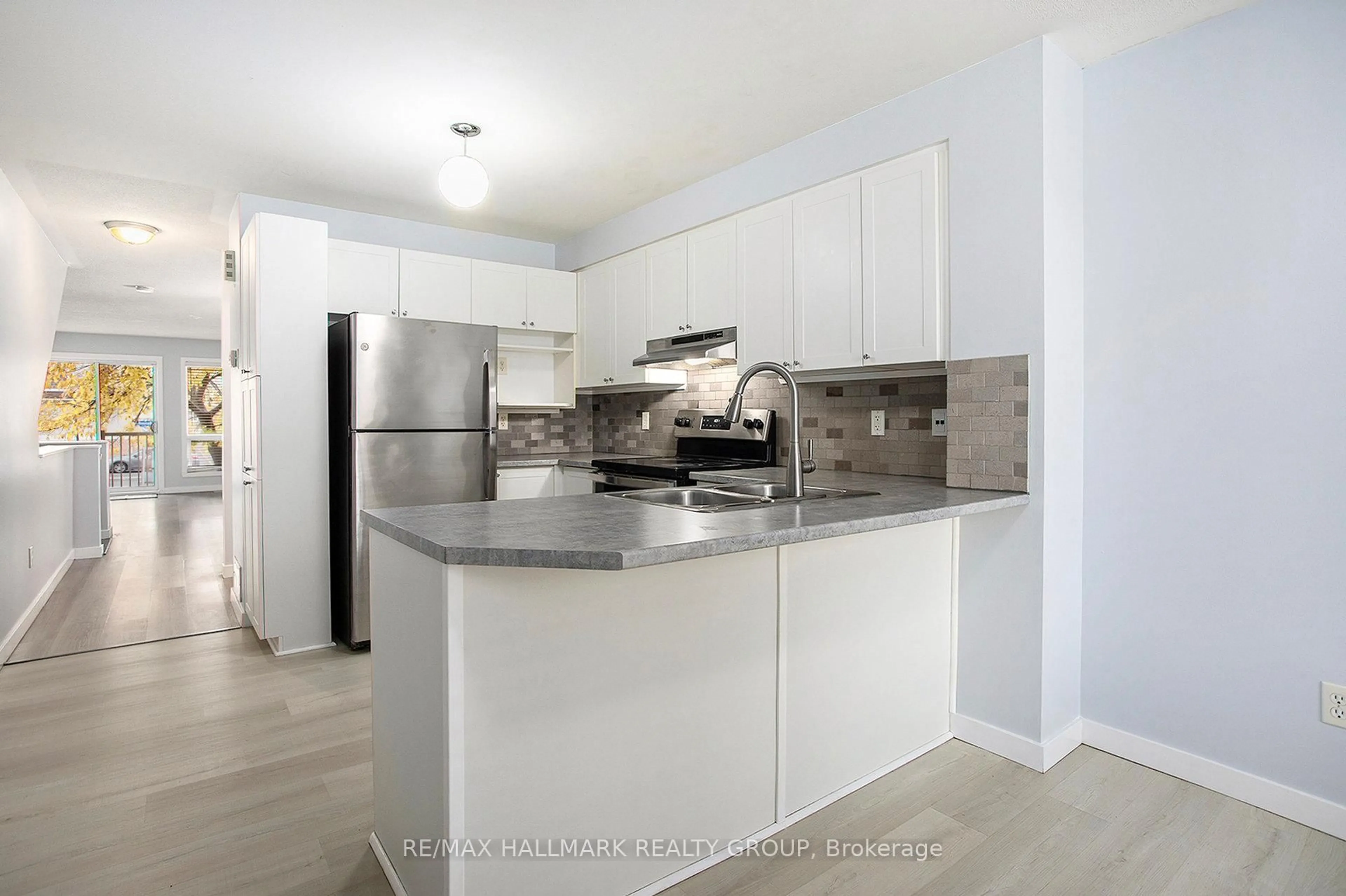 Open concept kitchen, ceramic/tile floor for 281 Aquaview Dr, Ottawa Ontario K4A 0B6