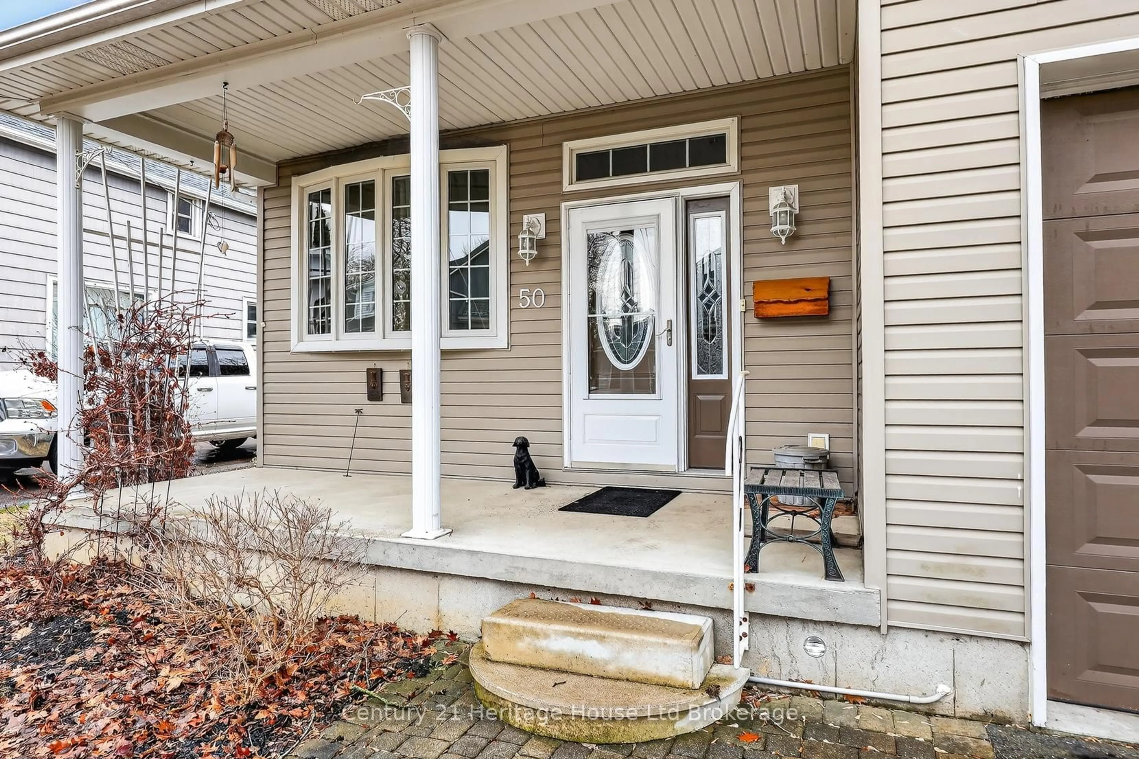 Indoor entryway for 50 Wellington Ave, Ingersoll Ontario N5C 1C3