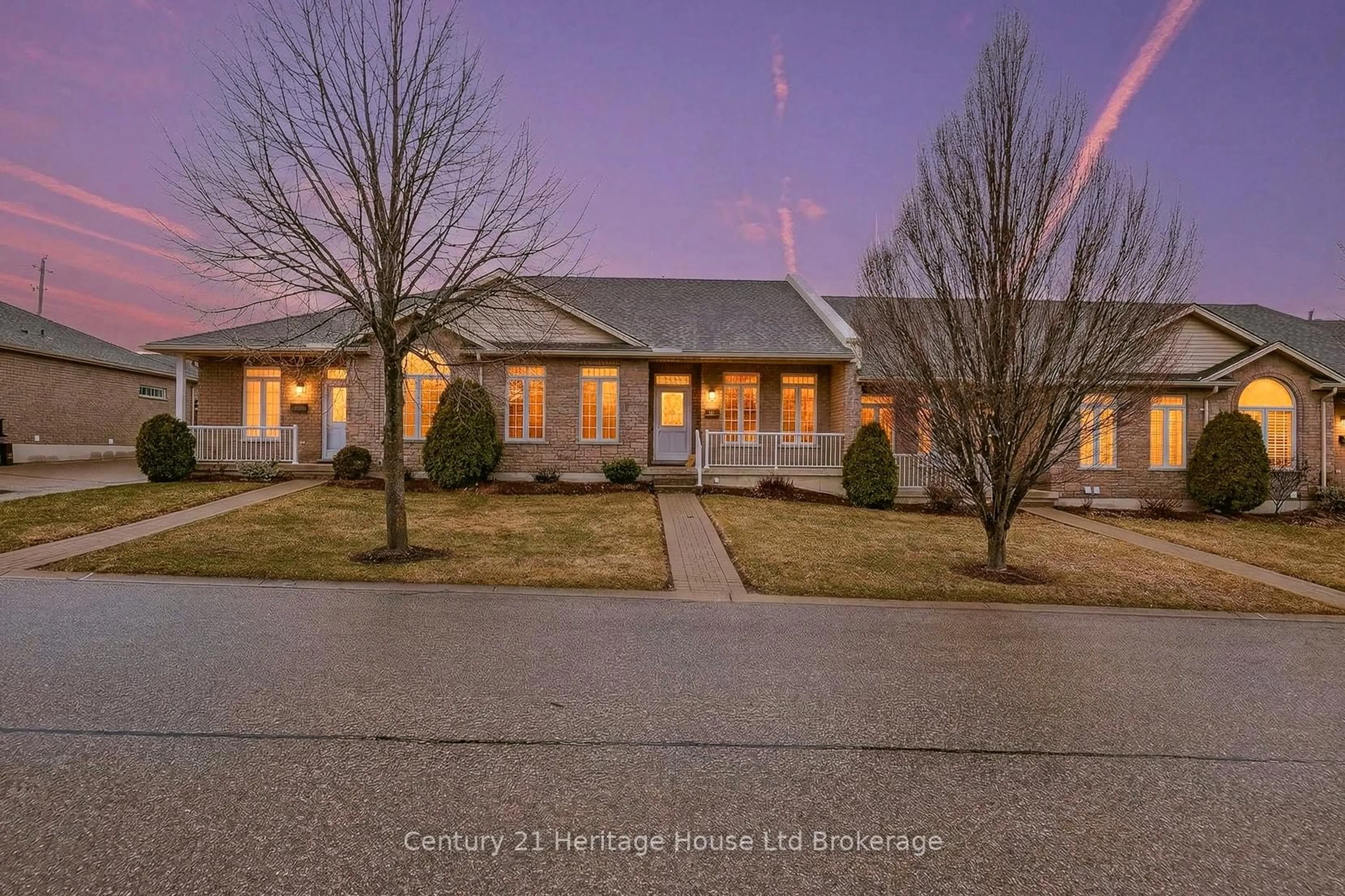 A pic from outside/outdoor area/front of a property/back of a property/a pic from drone, street for 643 Southwood Way, Woodstock Ontario N4S 9A6