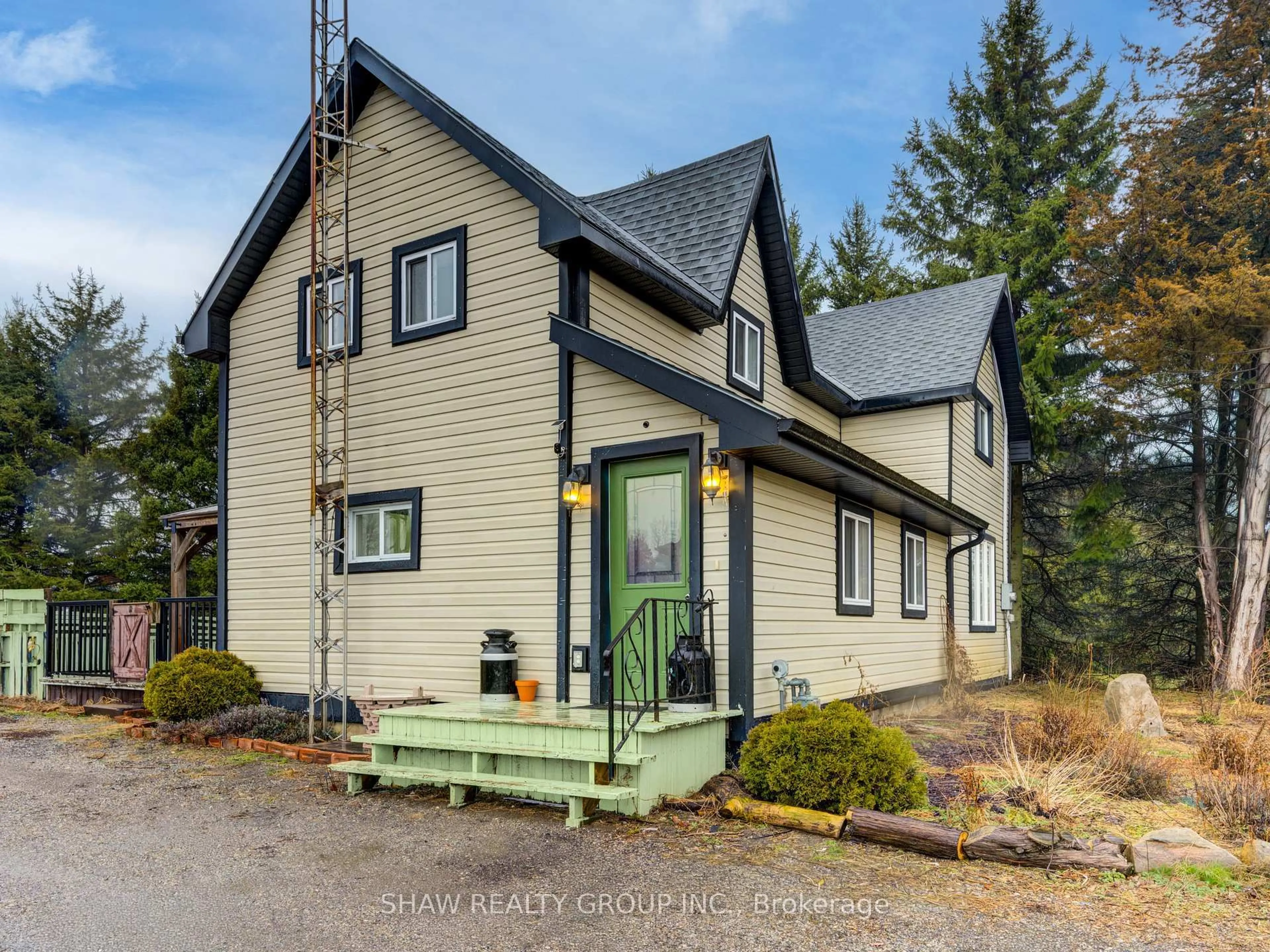 Home with vinyl exterior material, street for 853 Norfolk County 28 Rd, Norfolk Ontario N0E 1G0