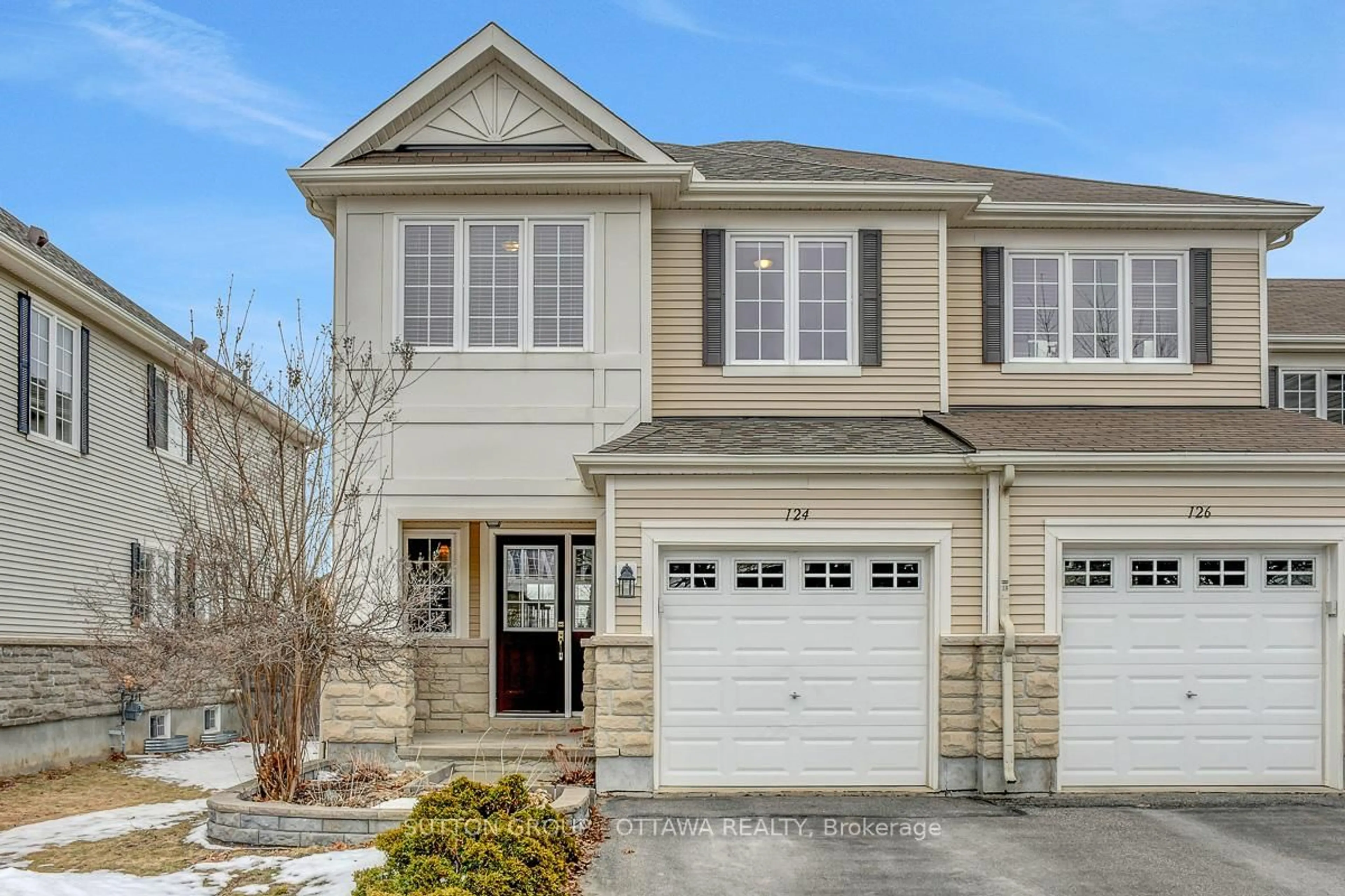 Home with vinyl exterior material, street for 124 Cedardown Private, Ottawa Ontario K2J 0W2